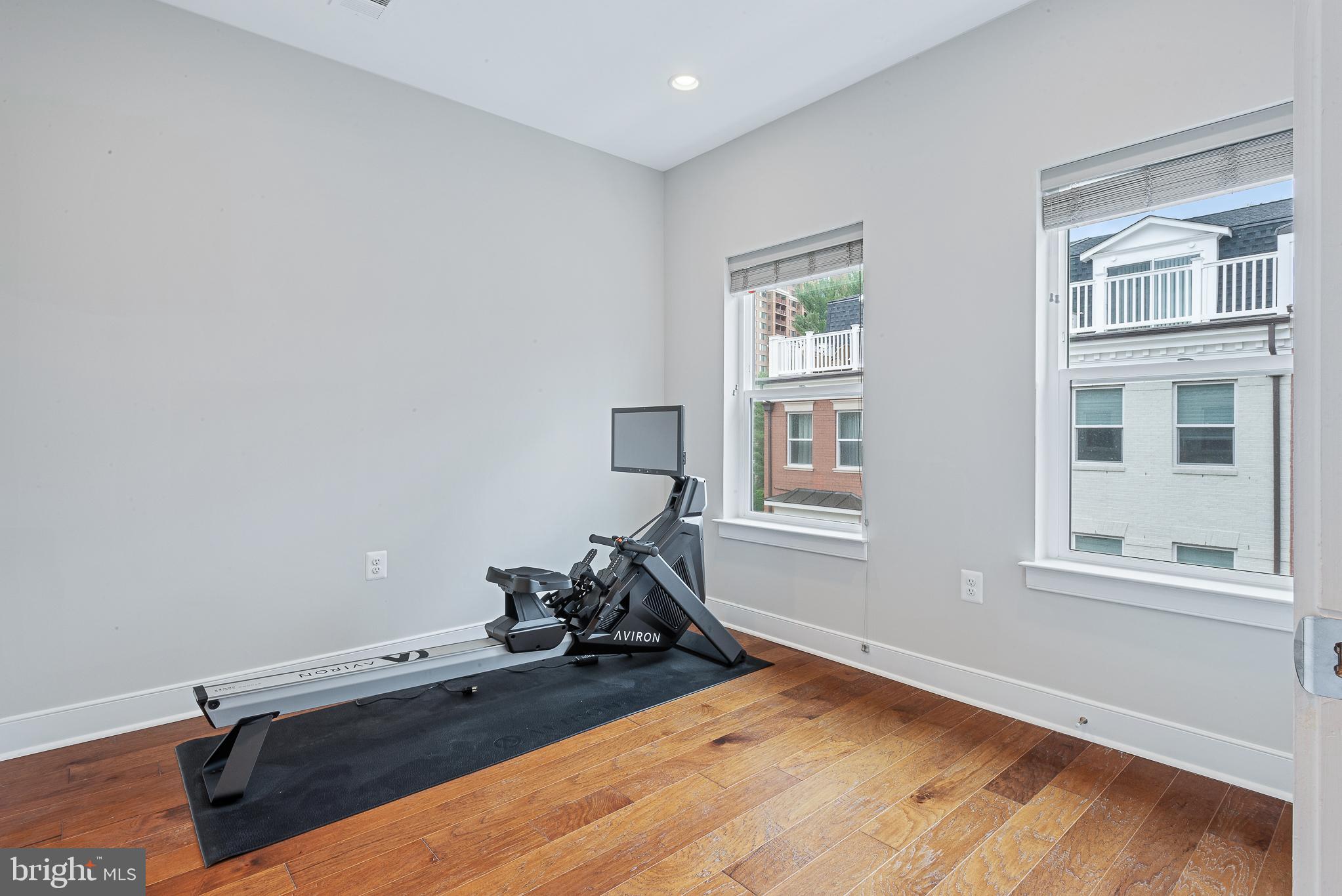 THE TOWNES AT GROSVENOR PLACE - Residential