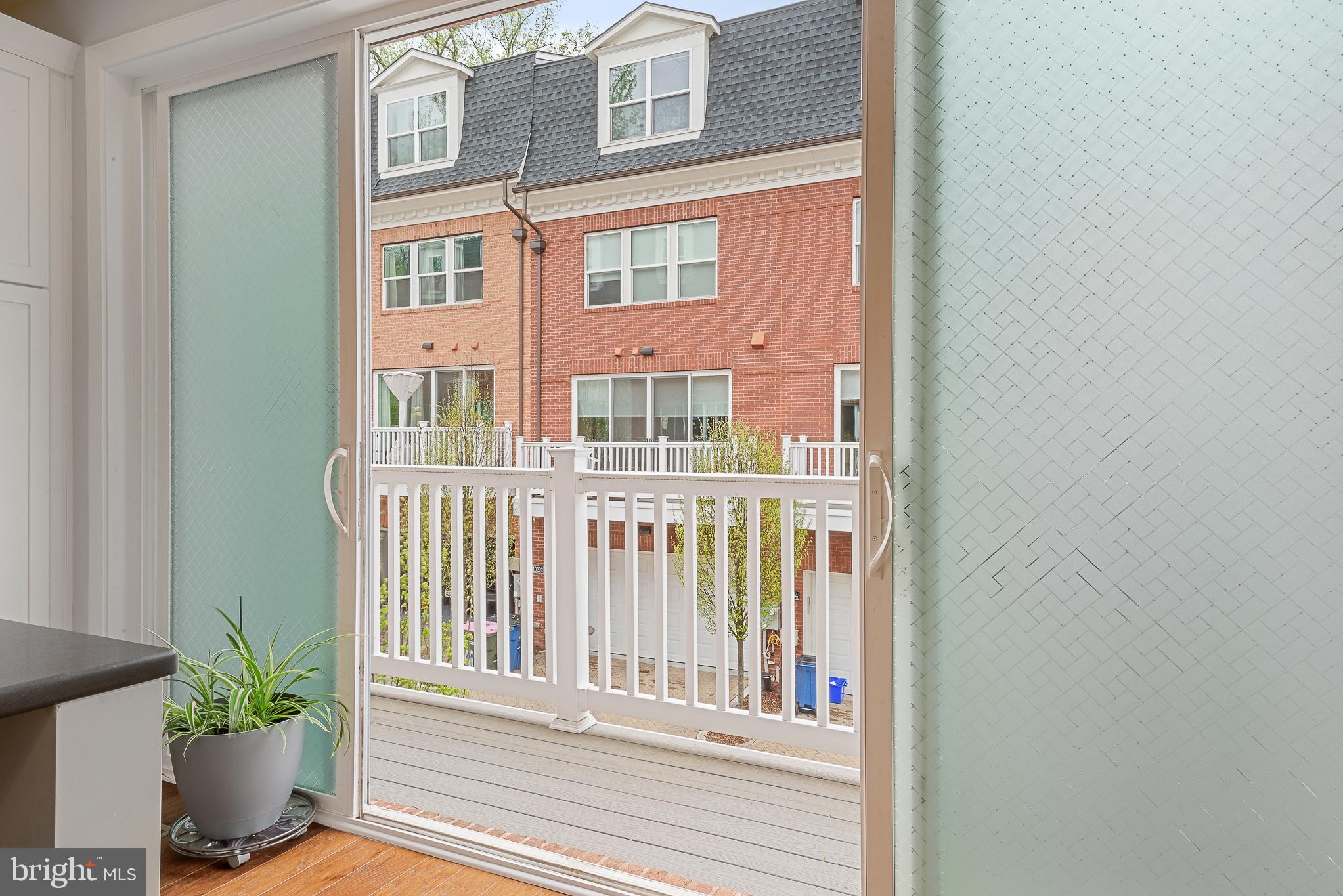 THE TOWNES AT GROSVENOR PLACE - Residential