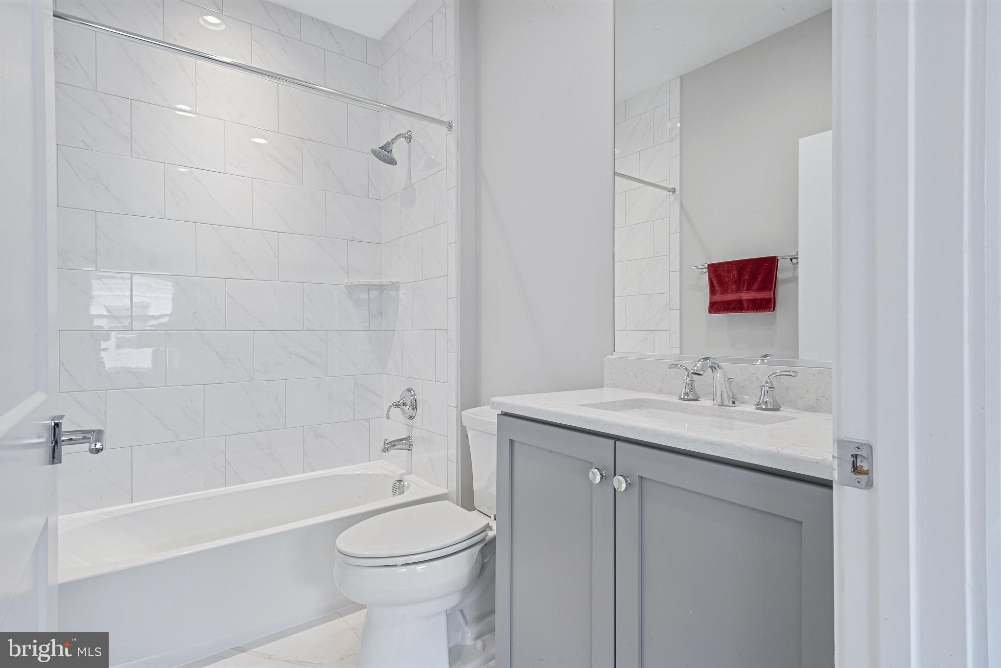 THE TOWNES AT GROSVENOR PLACE - Residential