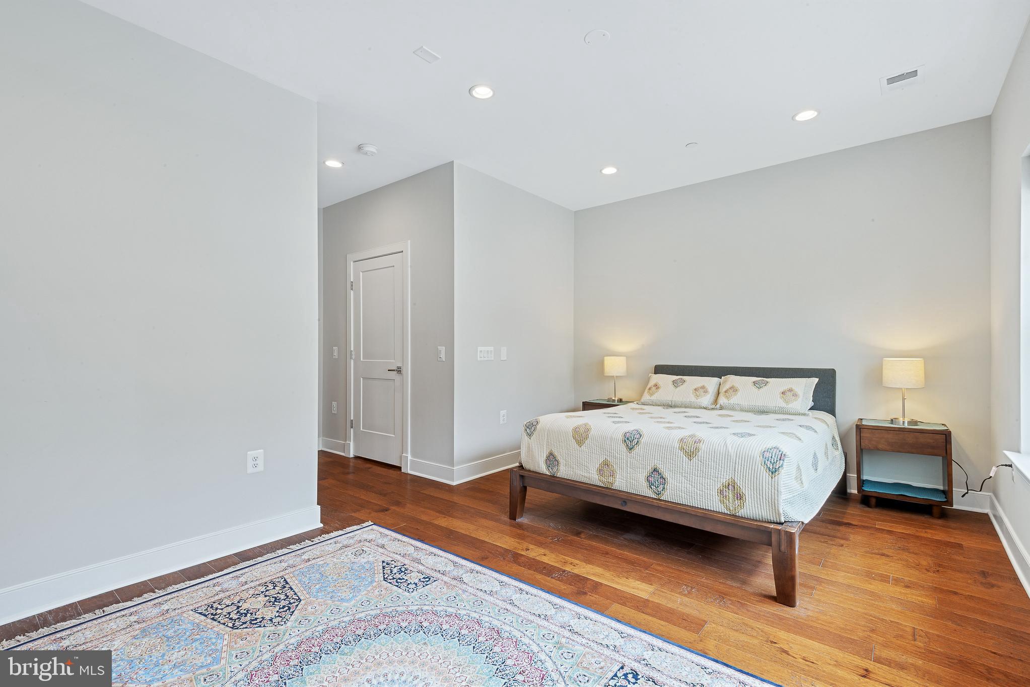 THE TOWNES AT GROSVENOR PLACE - Residential