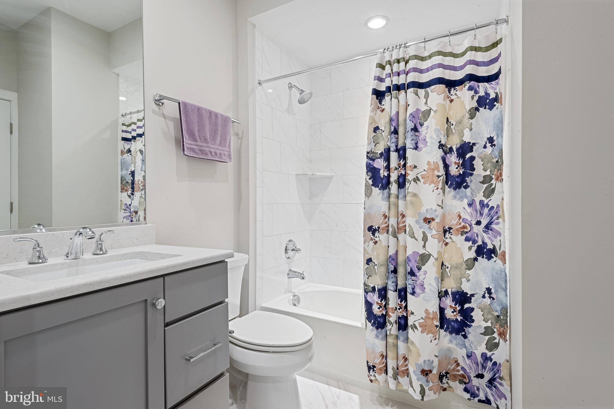 THE TOWNES AT GROSVENOR PLACE - Residential