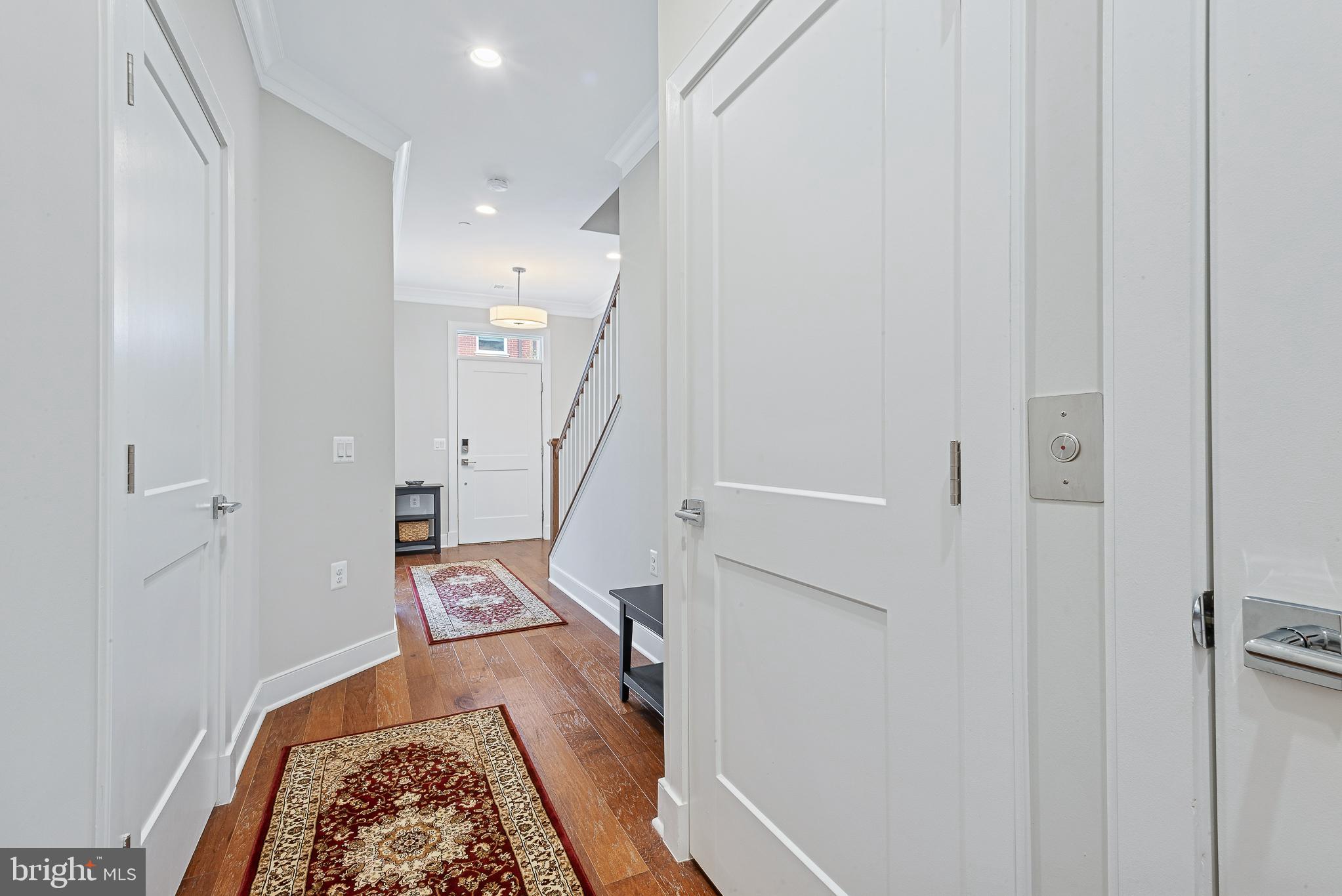 THE TOWNES AT GROSVENOR PLACE - Residential