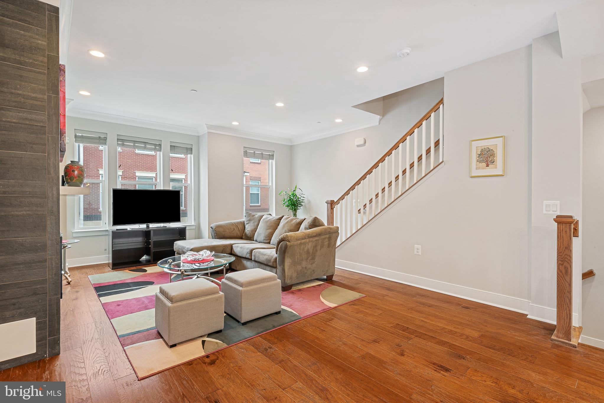 THE TOWNES AT GROSVENOR PLACE - Residential