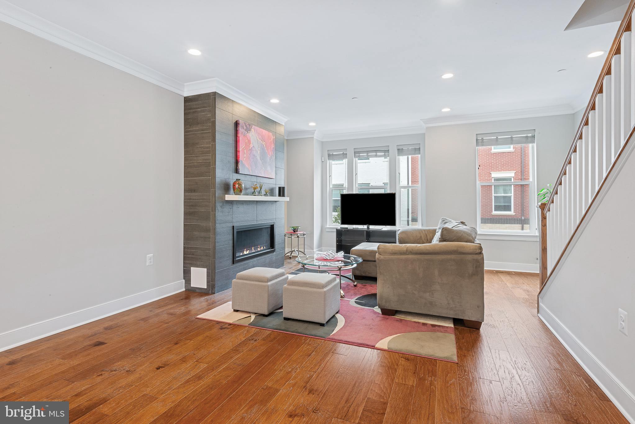 THE TOWNES AT GROSVENOR PLACE - Residential