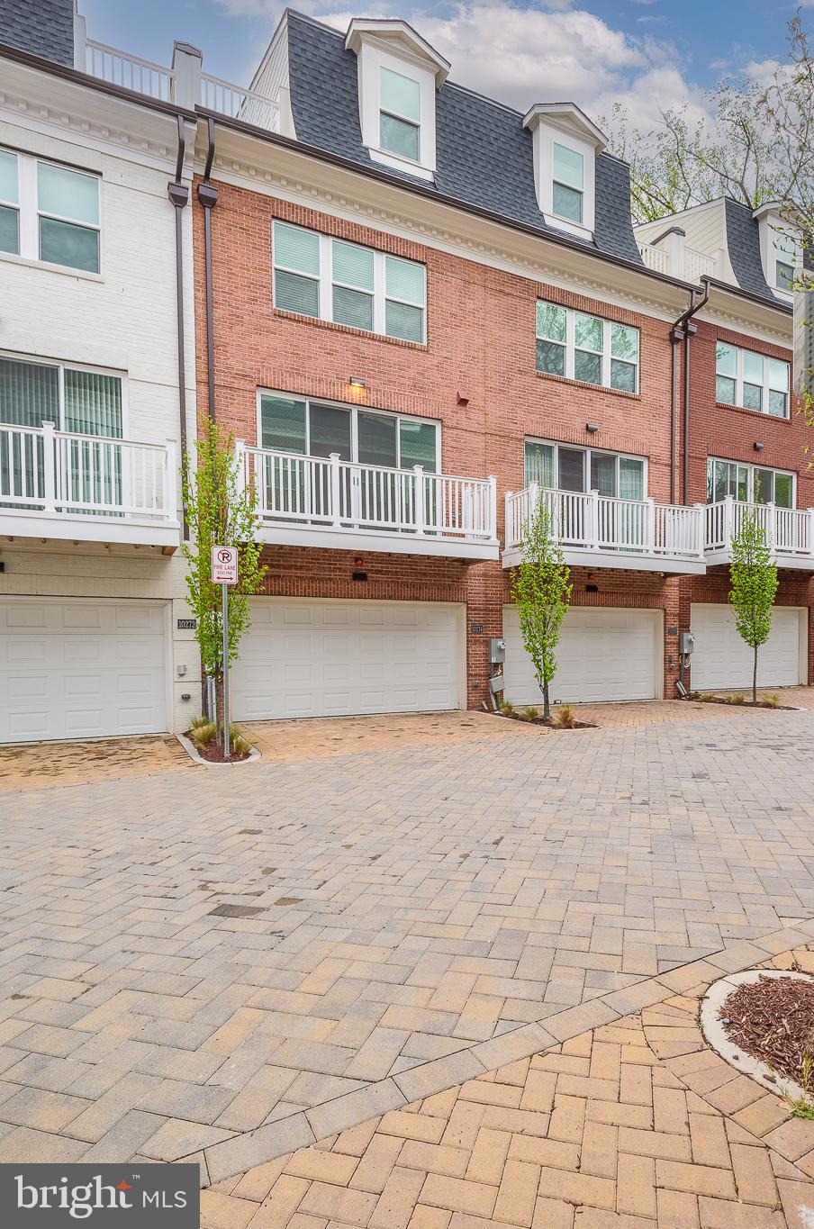 THE TOWNES AT GROSVENOR PLACE - Residential