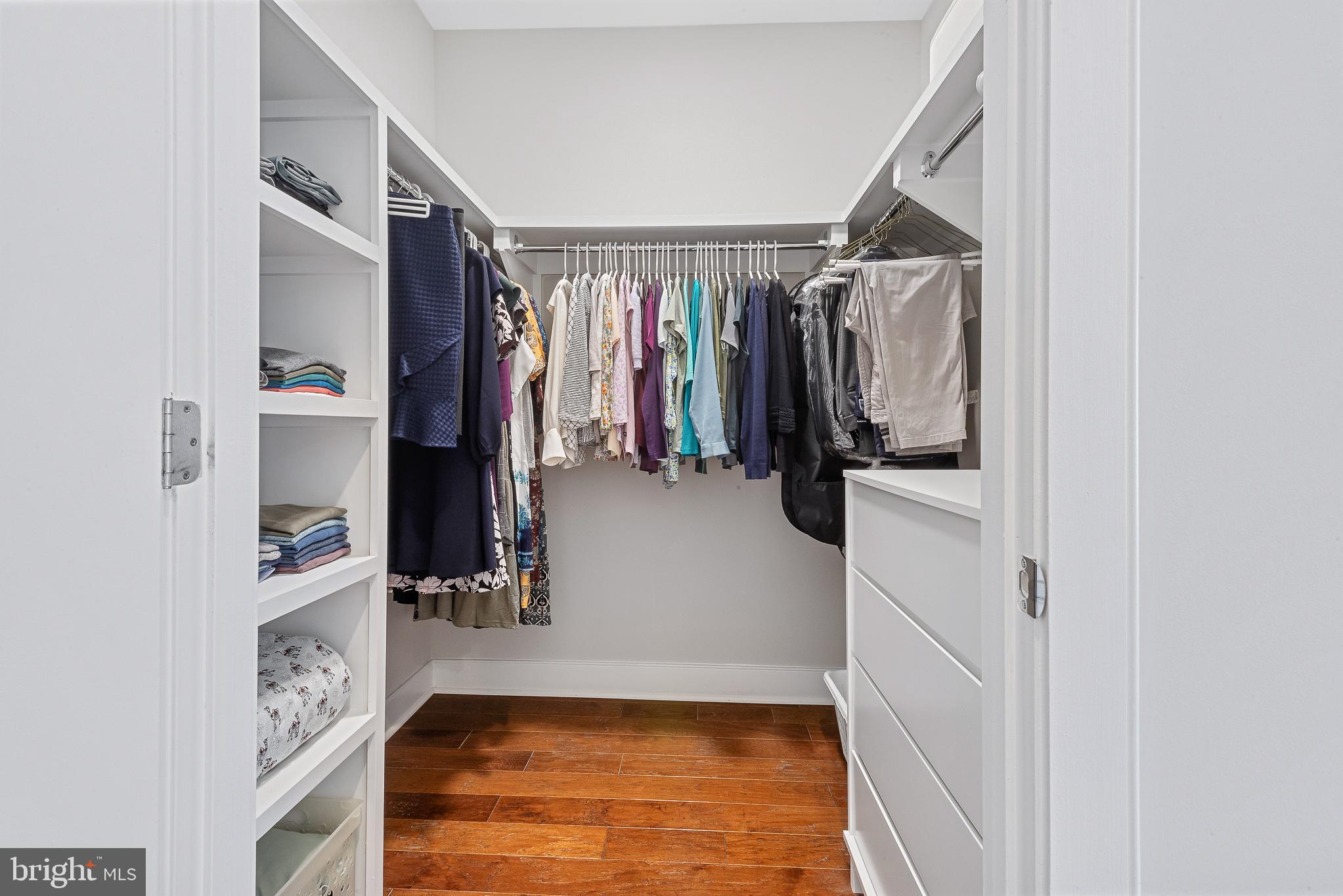 THE TOWNES AT GROSVENOR PLACE - Residential