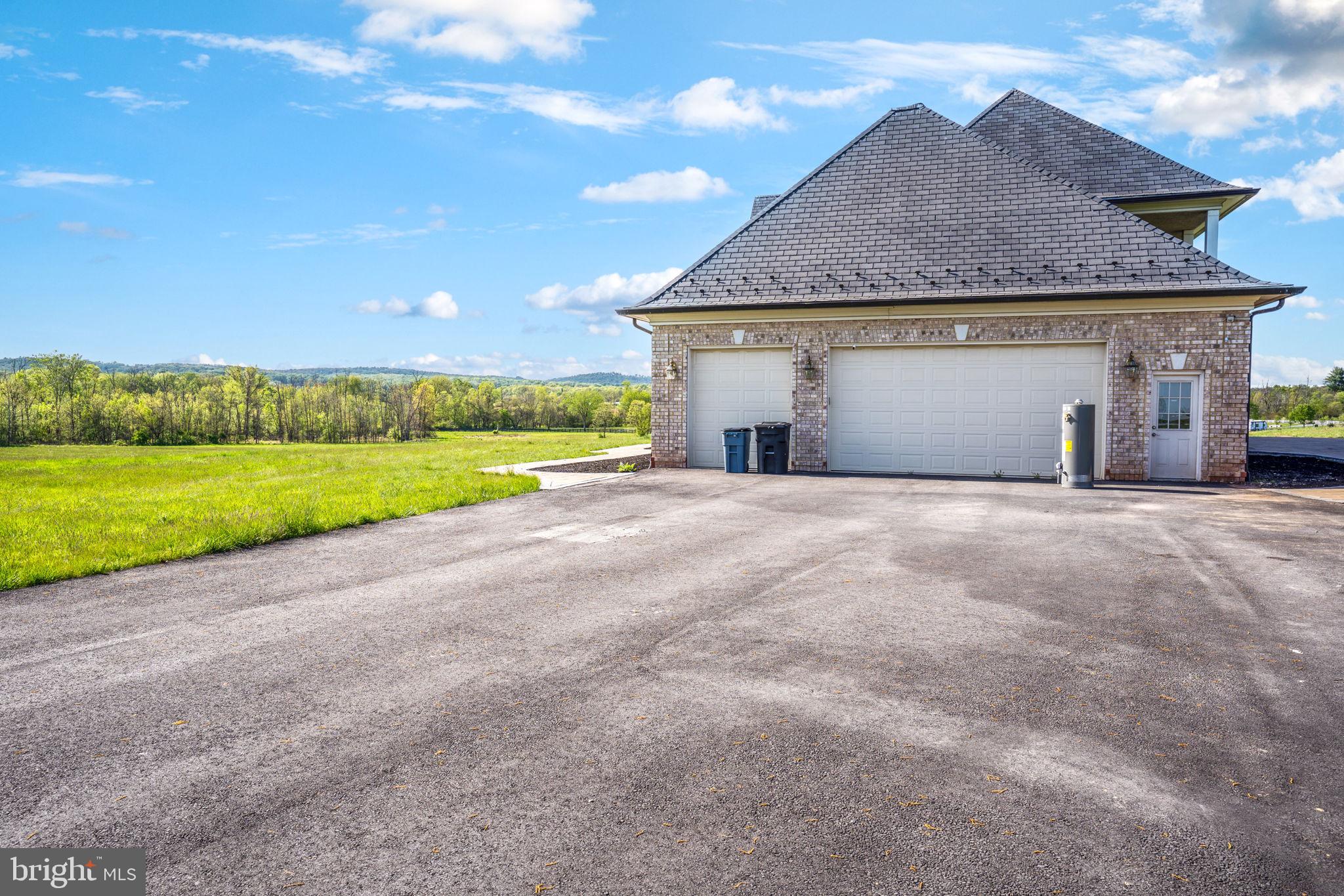 LEE'S CROSSING - Residential