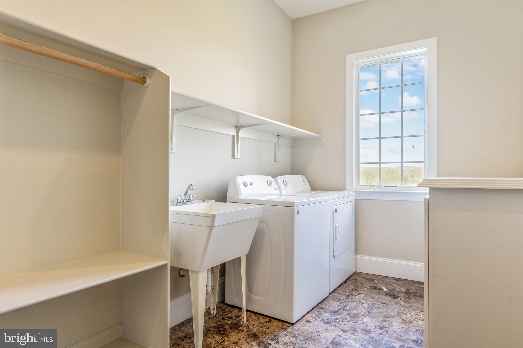 LEE'S CROSSING - Residential