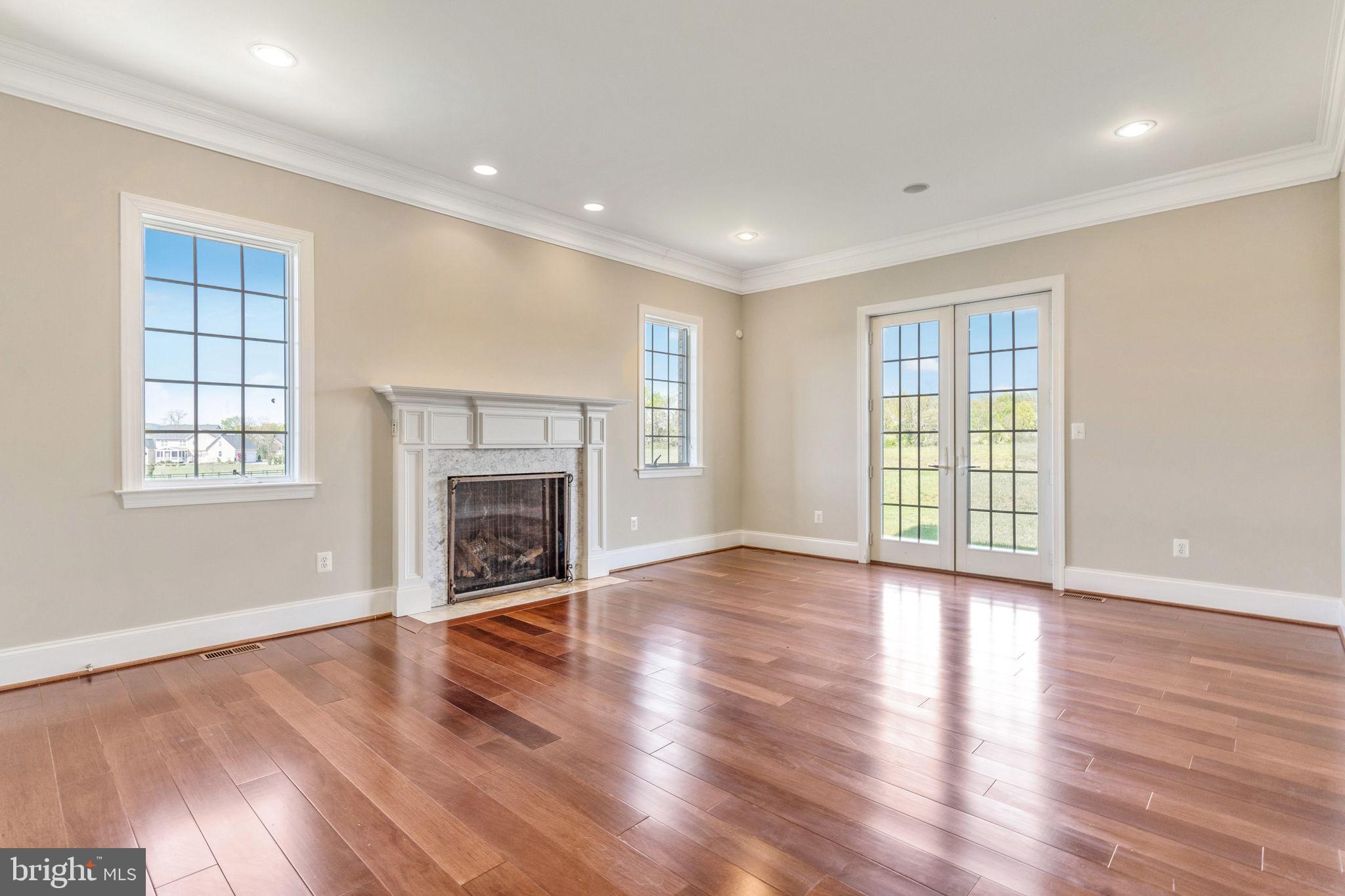 LEE'S CROSSING - Residential