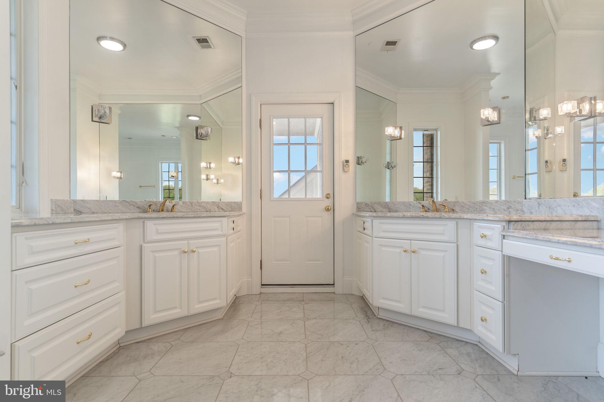 LEE'S CROSSING - Residential