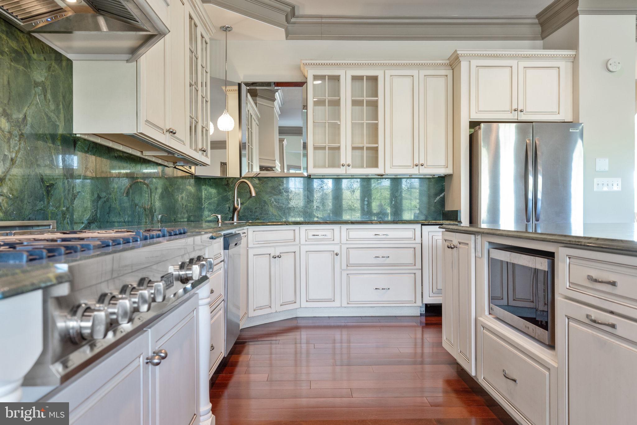 LEE'S CROSSING - Residential