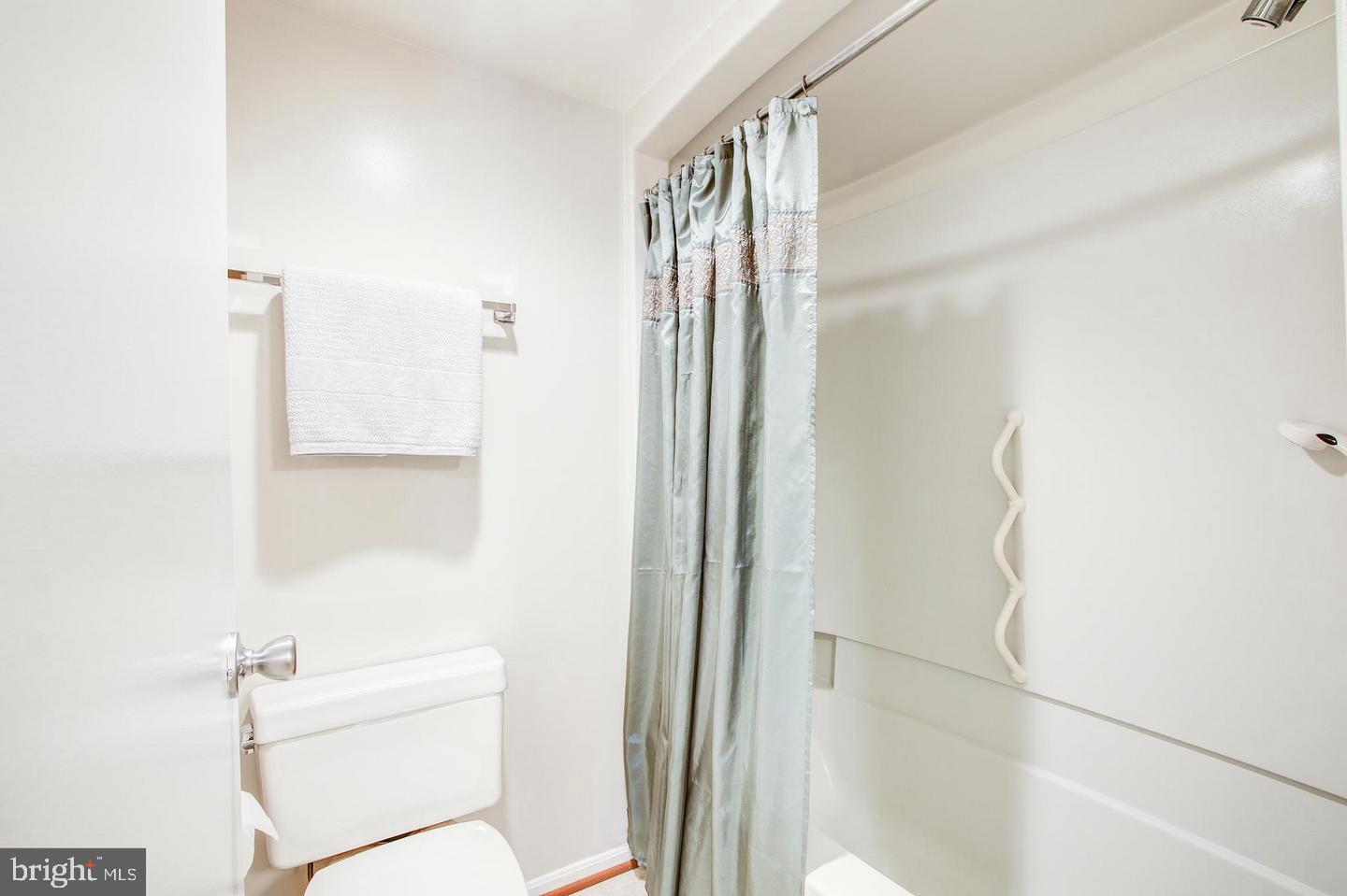 FAIRWAYS SOUTH - Residential Lease