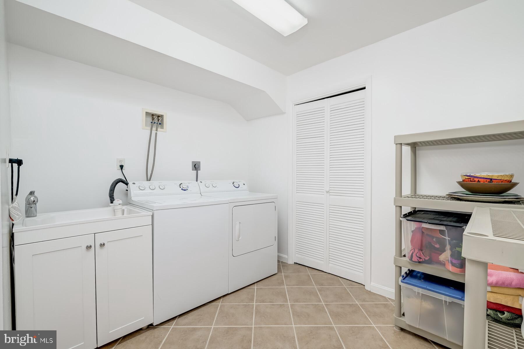 CHRIS MAR ESTATES - Residential