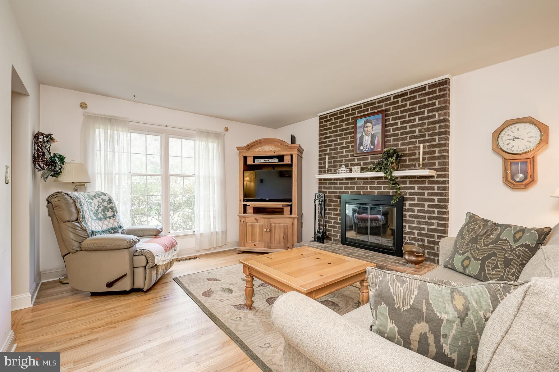 CHRIS MAR ESTATES - Residential