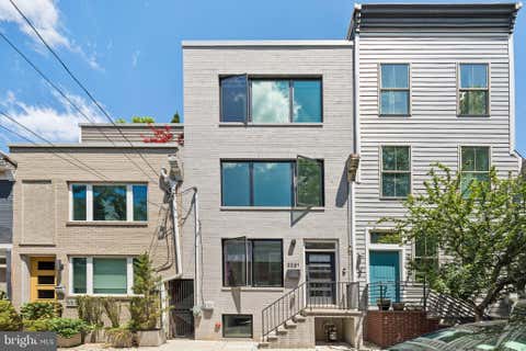 Townhouse For Rent - 2231 Pemberton Street<br/> PHILADELPHIA, PA 19146