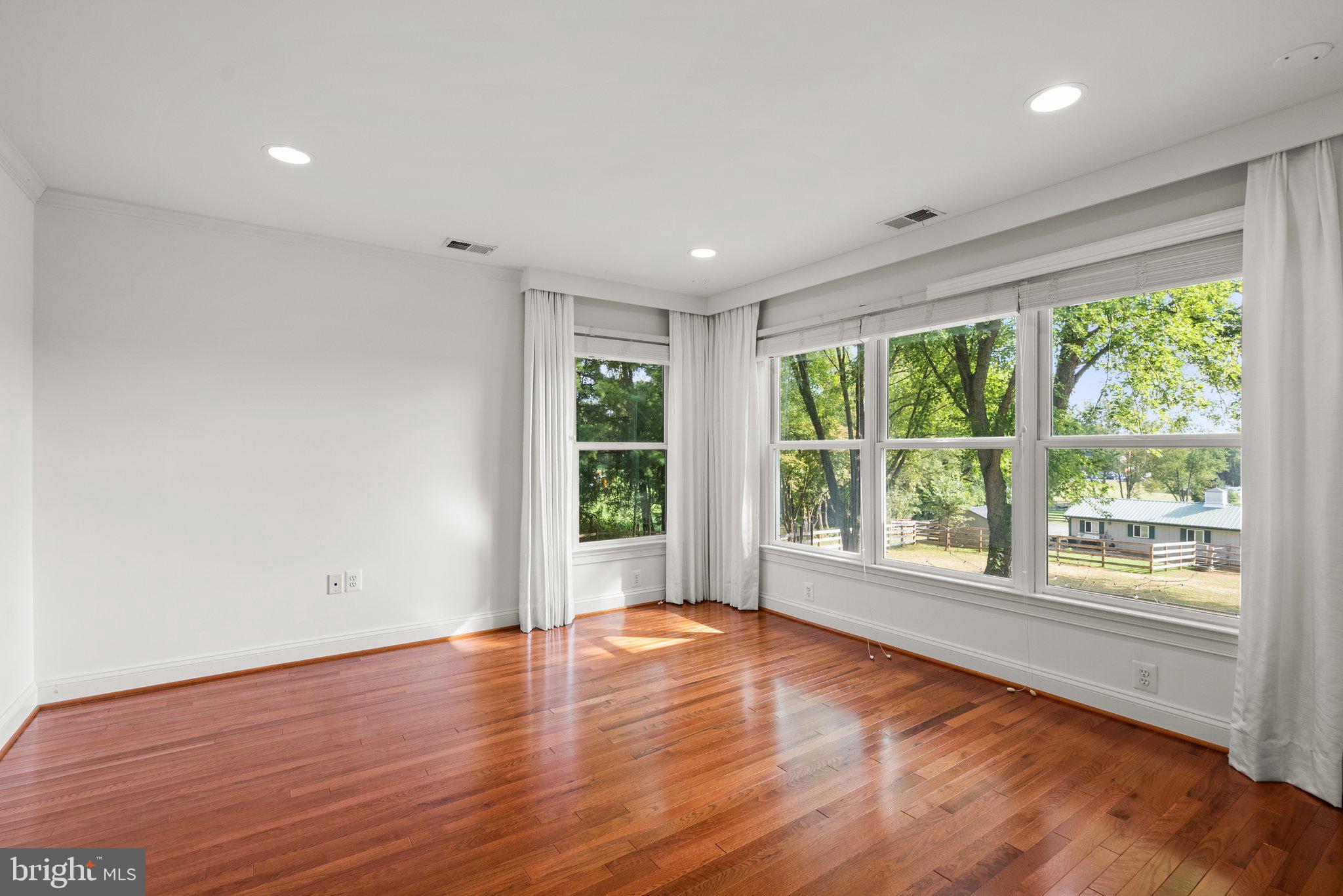 TRAVILAH MEADOWS - Residential