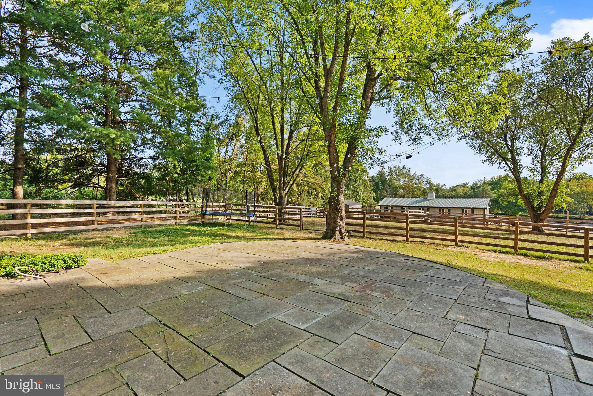 TRAVILAH MEADOWS - Residential