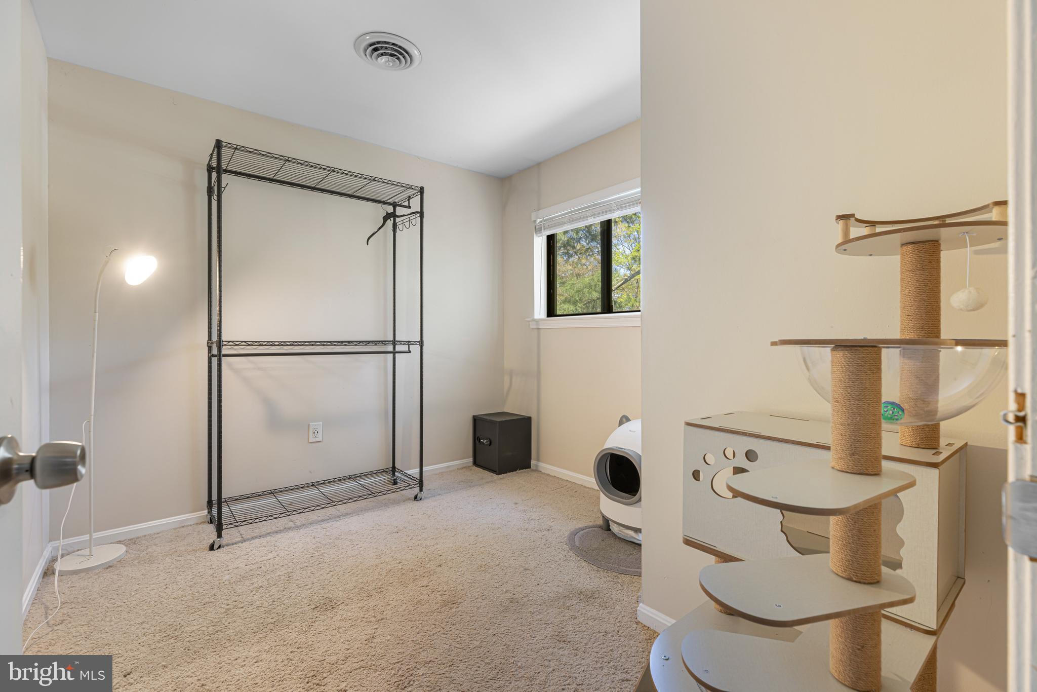 HUNTINGTON - Residential Lease