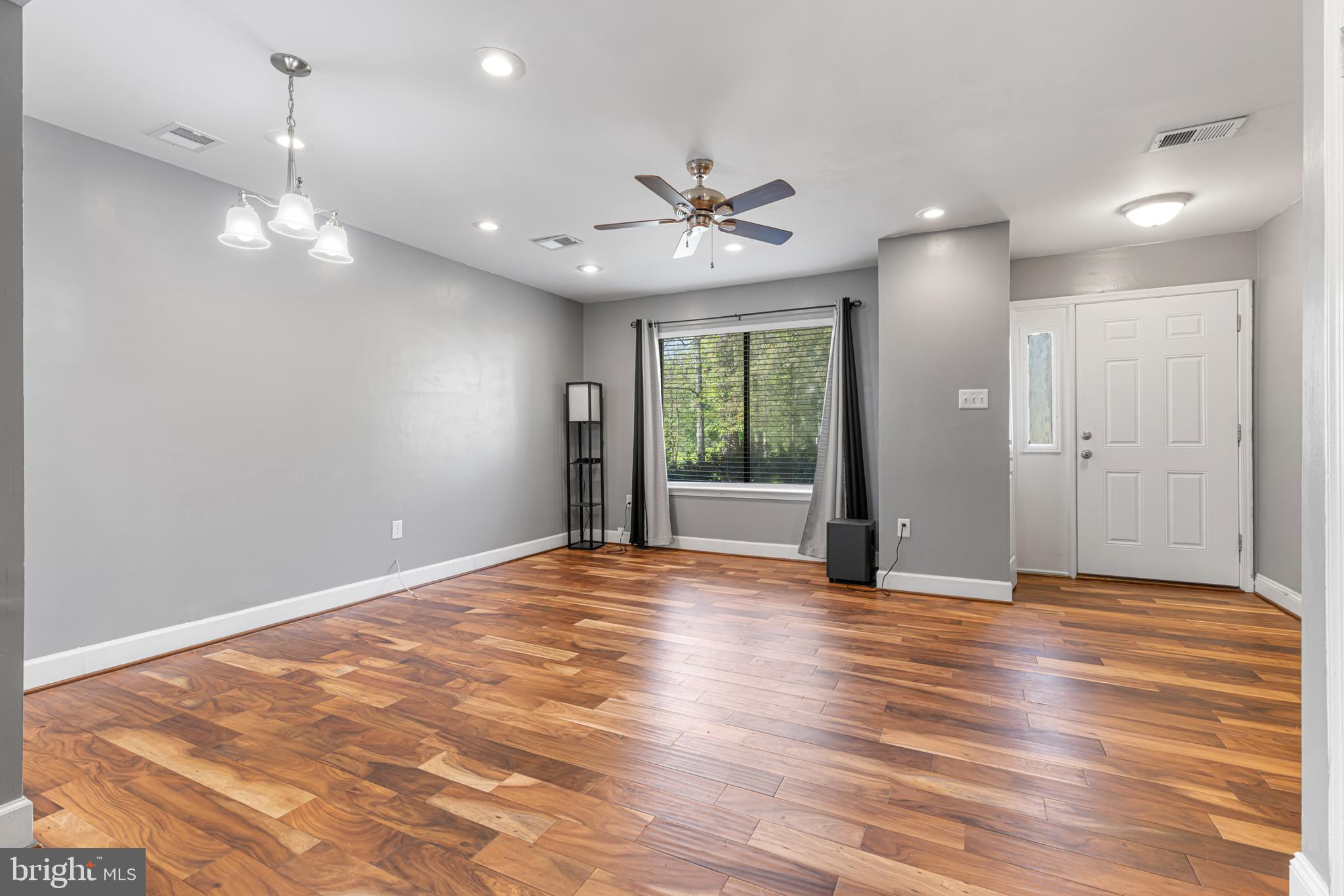 HUNTINGTON - Residential Lease