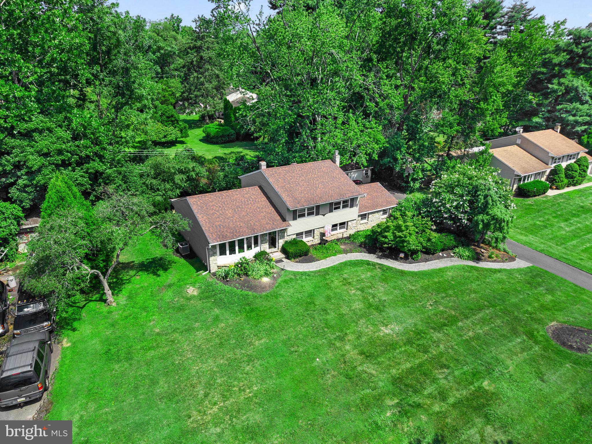 708 OAK TERRACE DRIVE