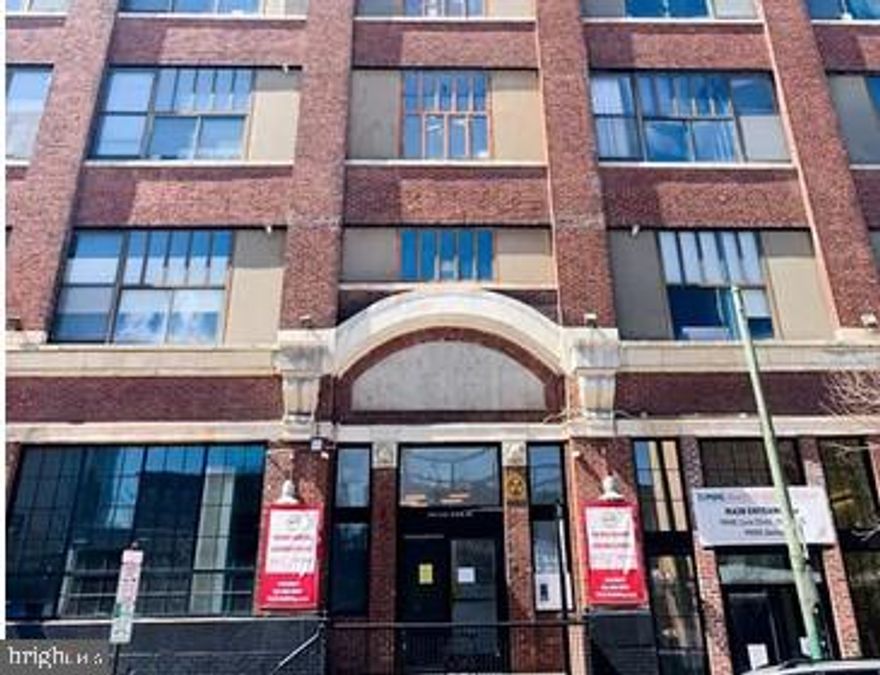 Wolf Building
Loft District
Complement your interests and personality by choosing this trendy Philadelphia neighborhood.
No matter what your specific style might be, a modern apartment in Philadelphia's Lofts district is your ticket to city-living satisfaction. With a variety of unit layout options, you are sure to find an ideal apartment that fits your preferences.  The Regis Group has expanded this building with new amenities and on-site parking to continue to provide the best experience to residents. 
The Wolf Building is only a 10-minute walk to Center City.  This neighborhood is constantly growing with improvements such as the new rail park located just across the street.  Blocks away from shopping on Spring Garden Avenue along with close public transportation.  Whatever your needs might be, our team at The Regis Group makes it a priority to accommodate them.