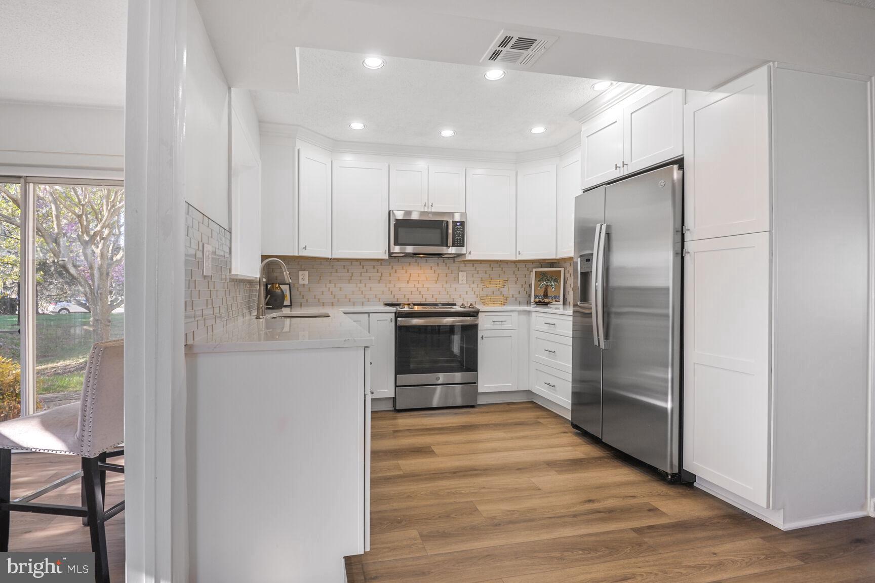 LEISURE WORLD - Residential