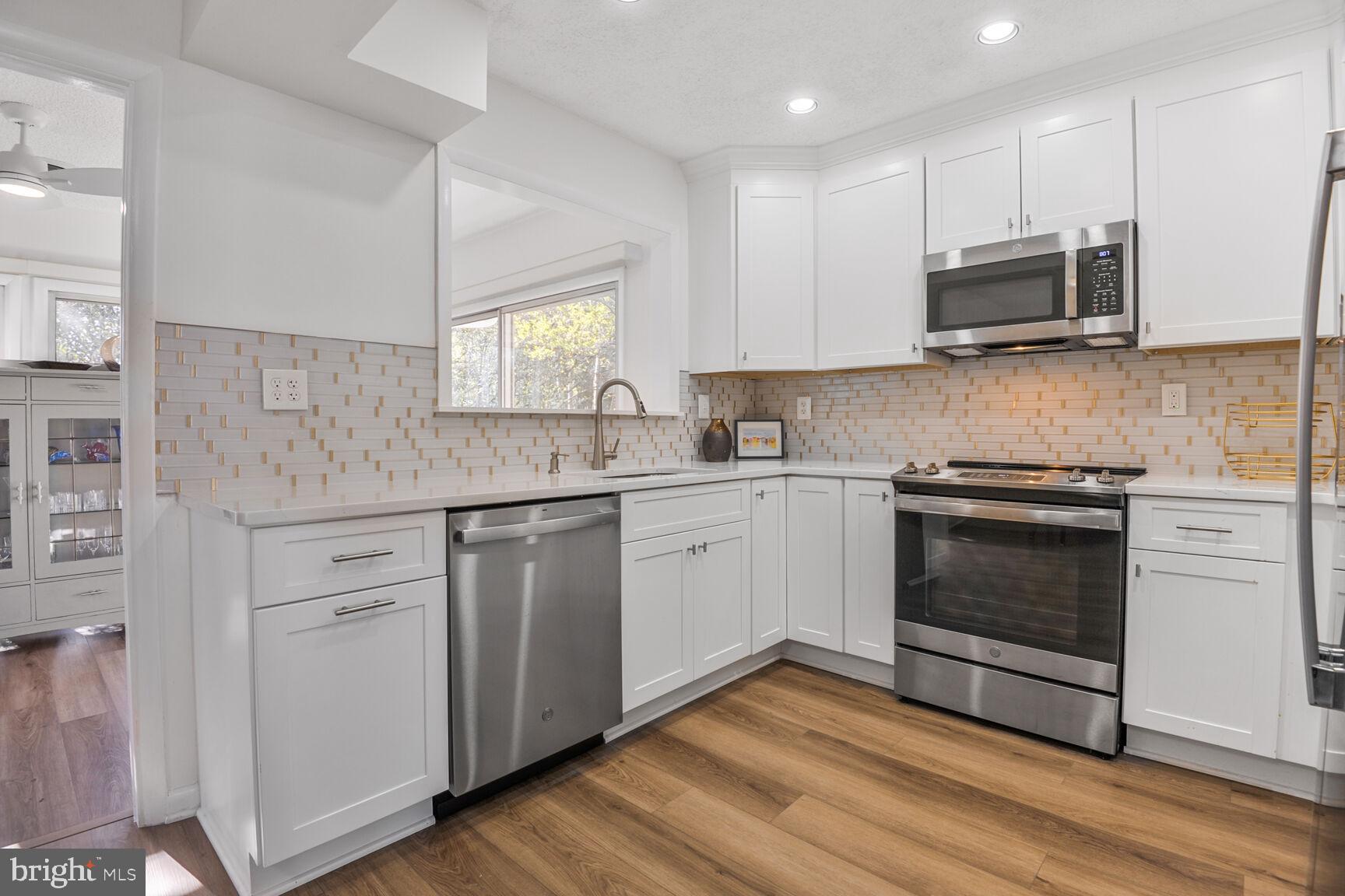 LEISURE WORLD - Residential