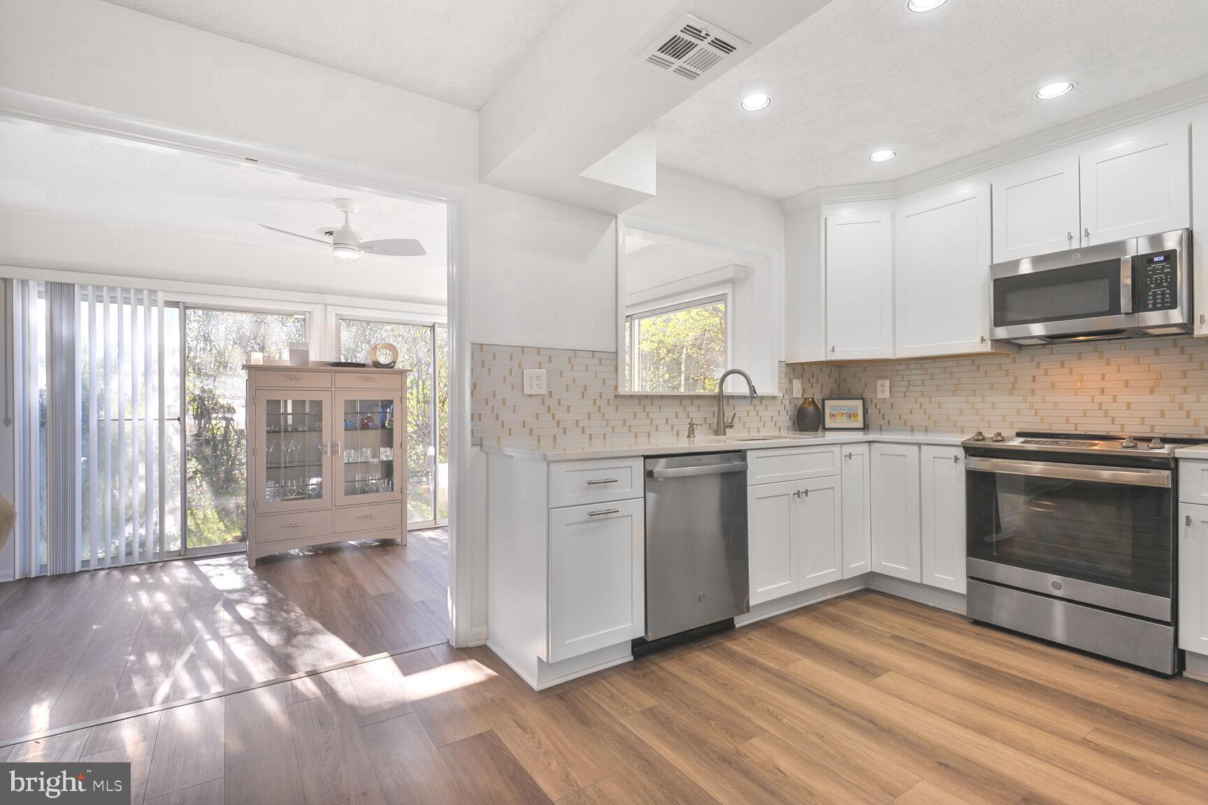 LEISURE WORLD - Residential