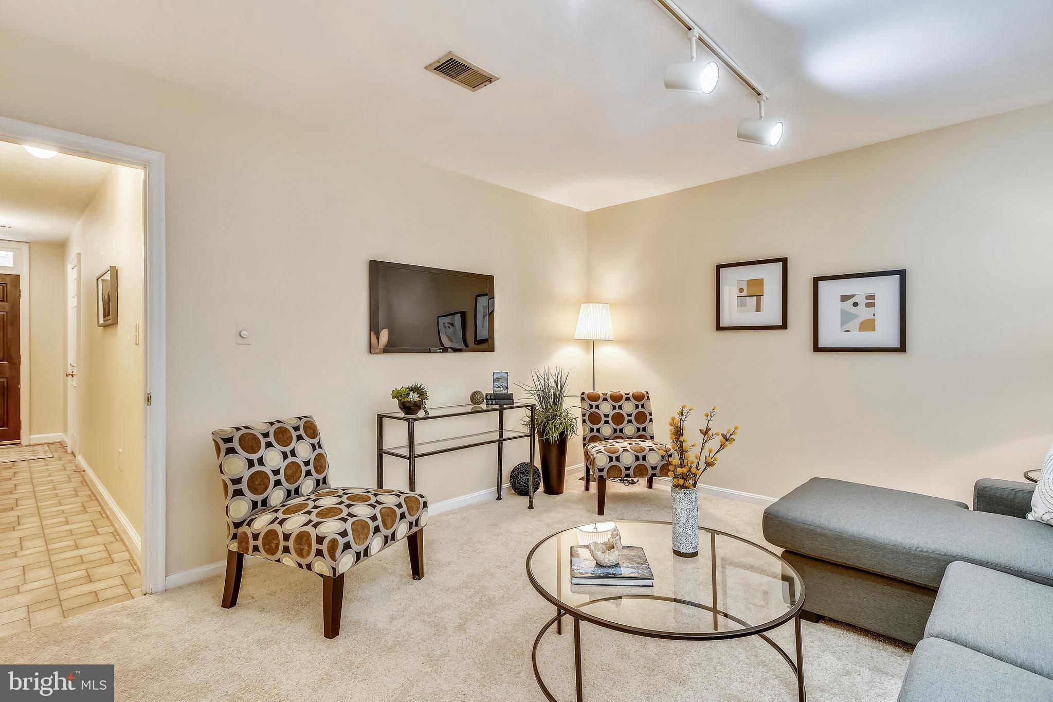 SHUTERS HILL - Residential