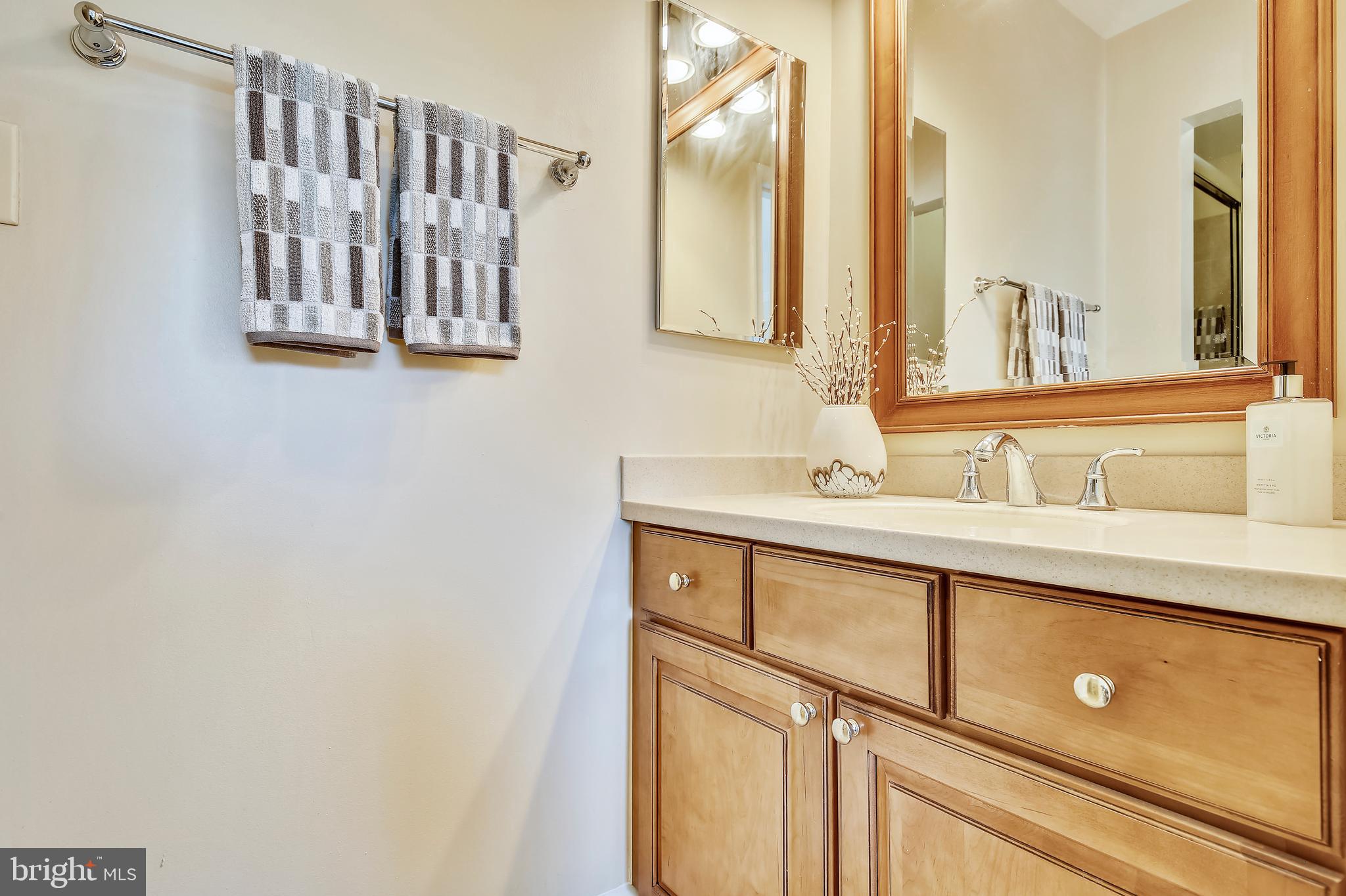 SHUTERS HILL - Residential