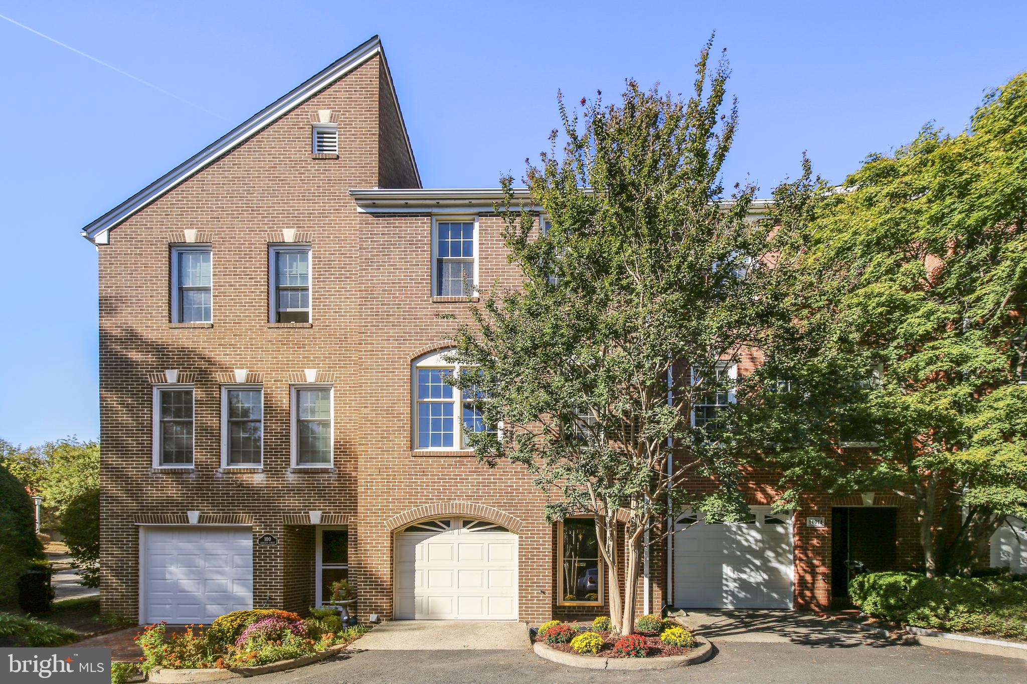 SHUTERS HILL - Residential