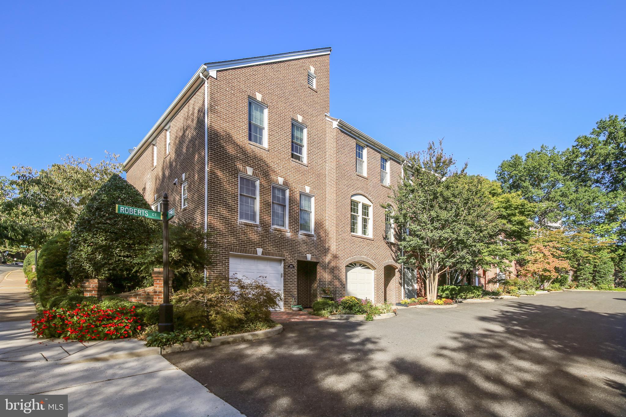 SHUTERS HILL - Residential