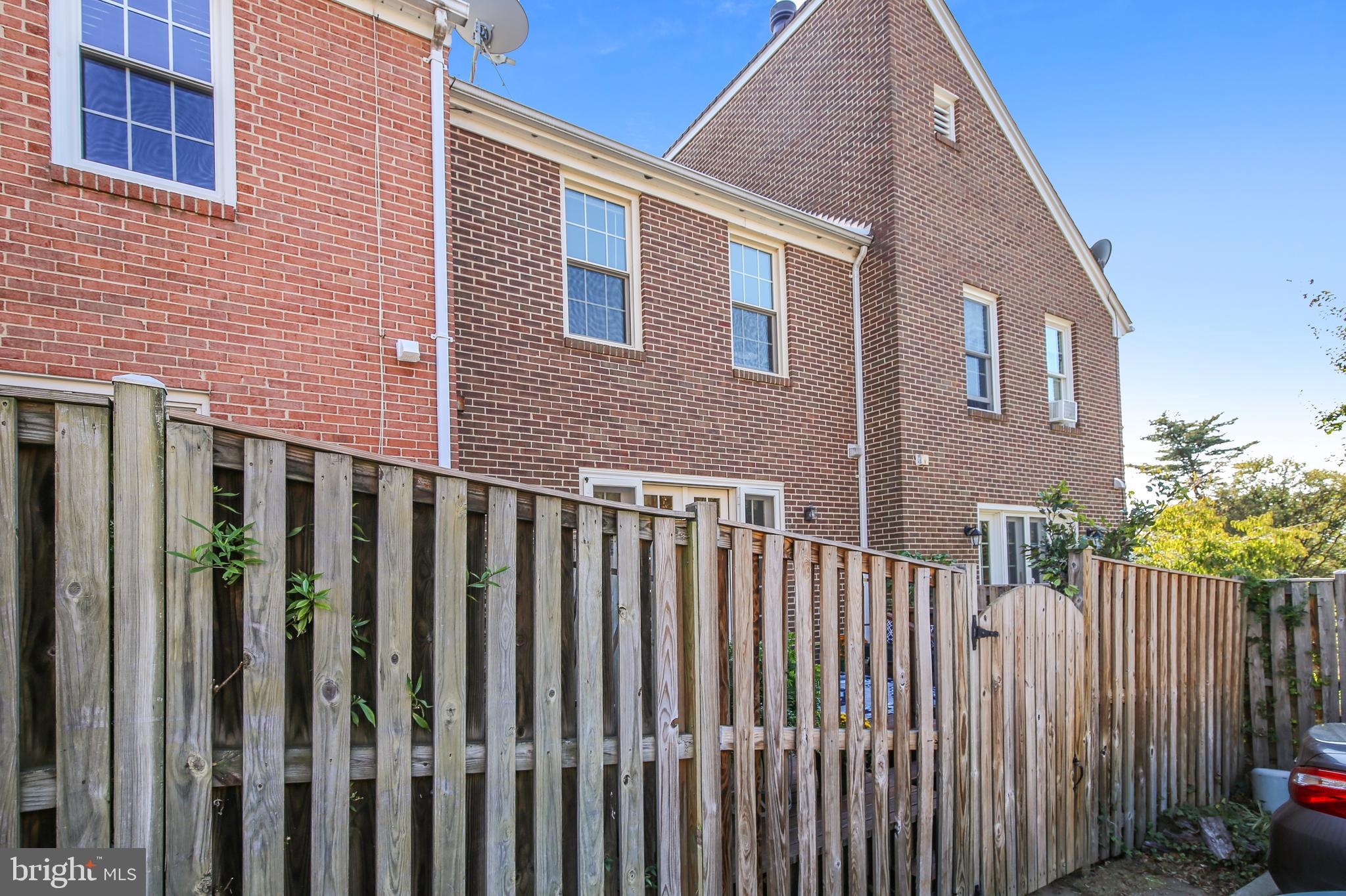 SHUTERS HILL - Residential