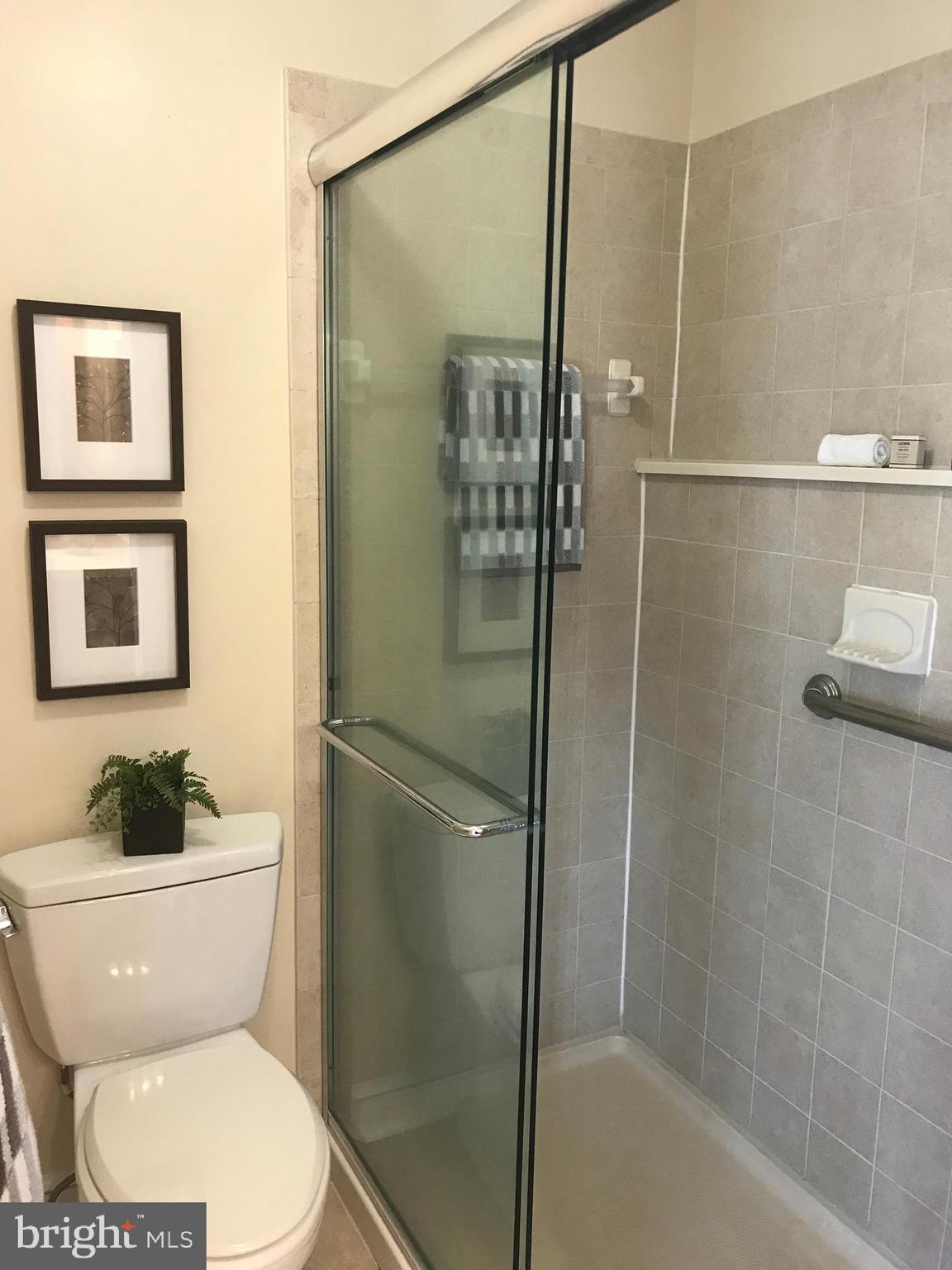 SHUTERS HILL - Residential