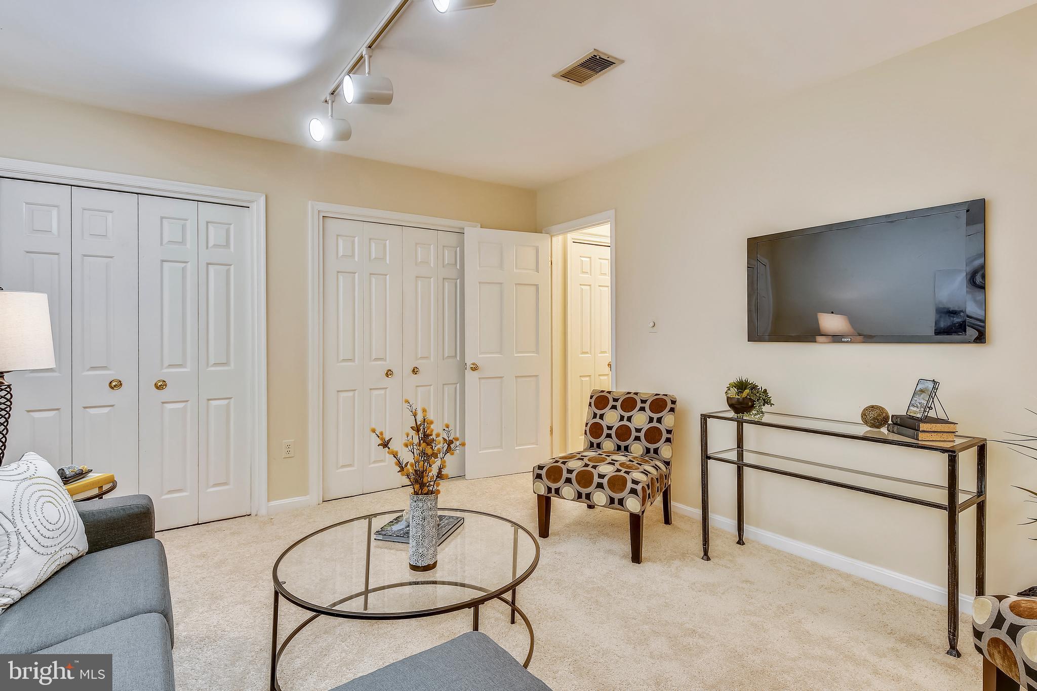 SHUTERS HILL - Residential