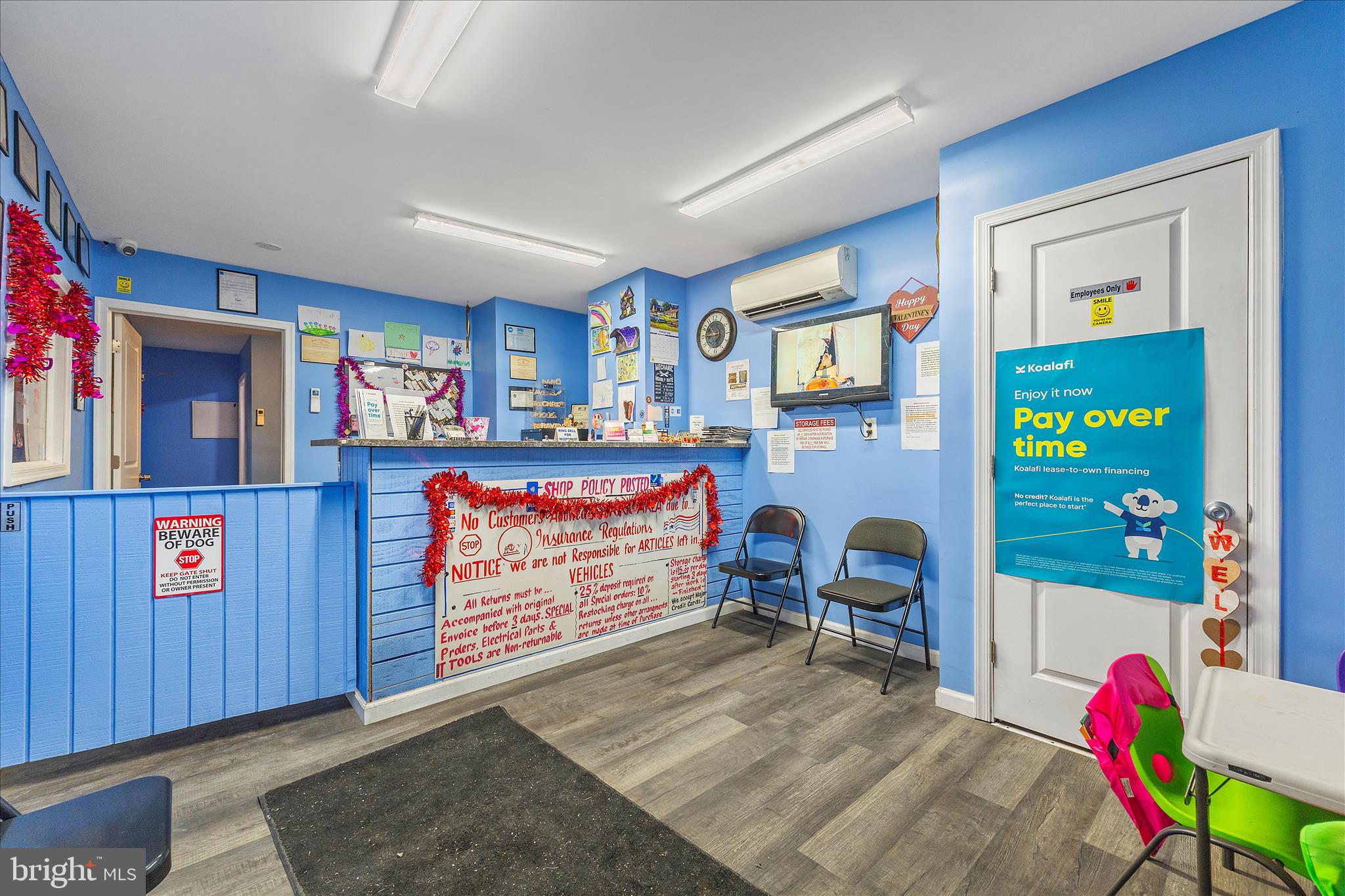 Main image without alt text