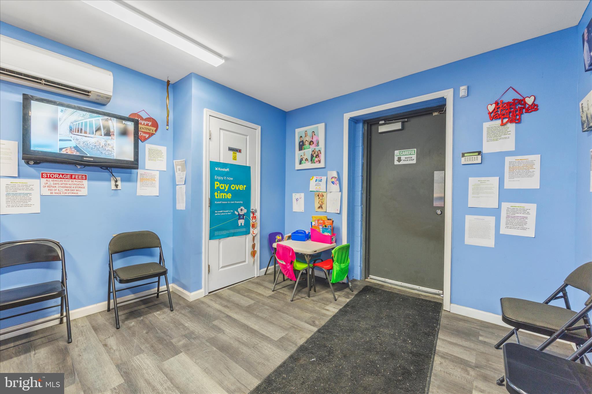 Main image without alt text