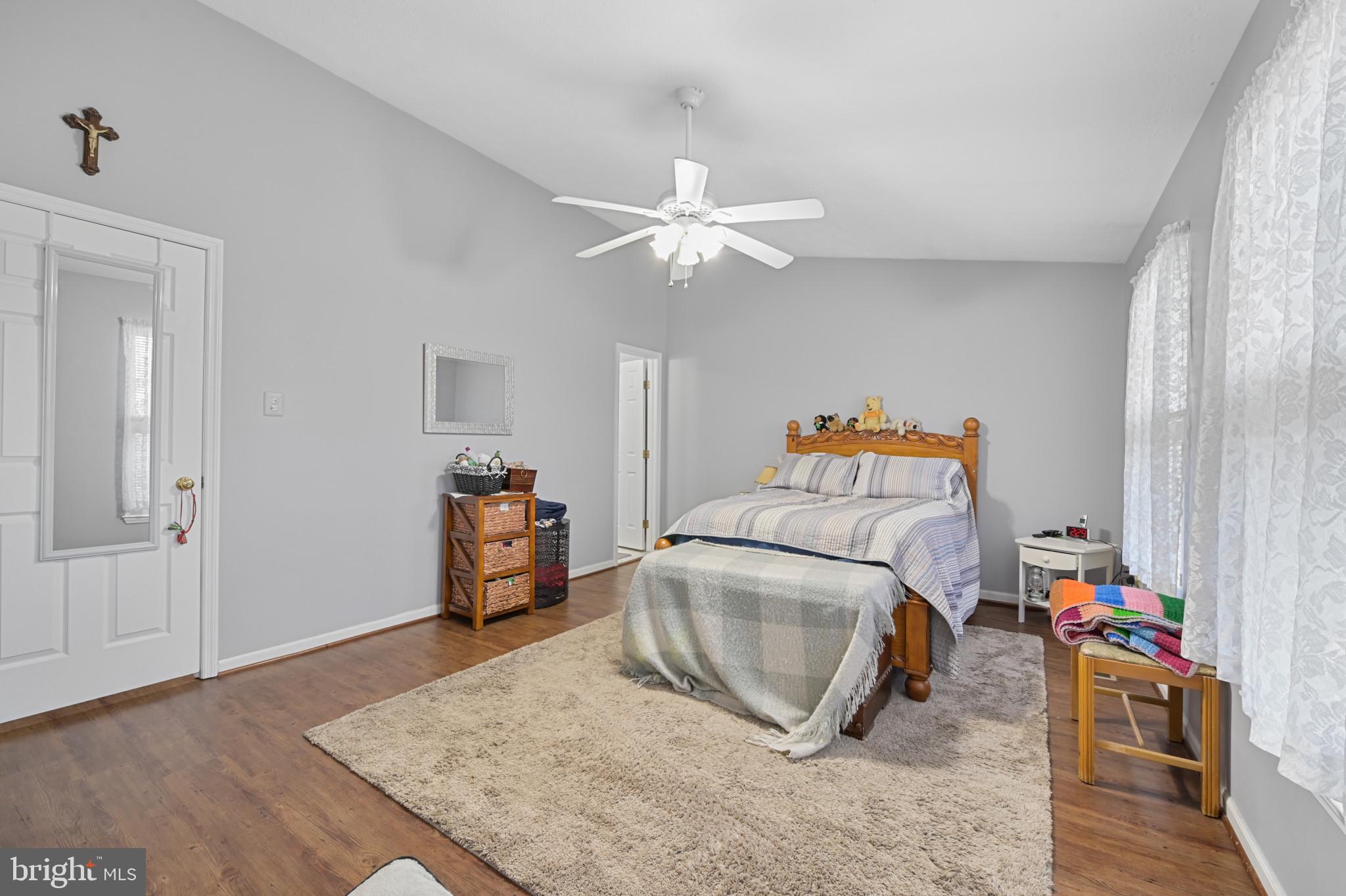 COUNTRY WALK - Residential