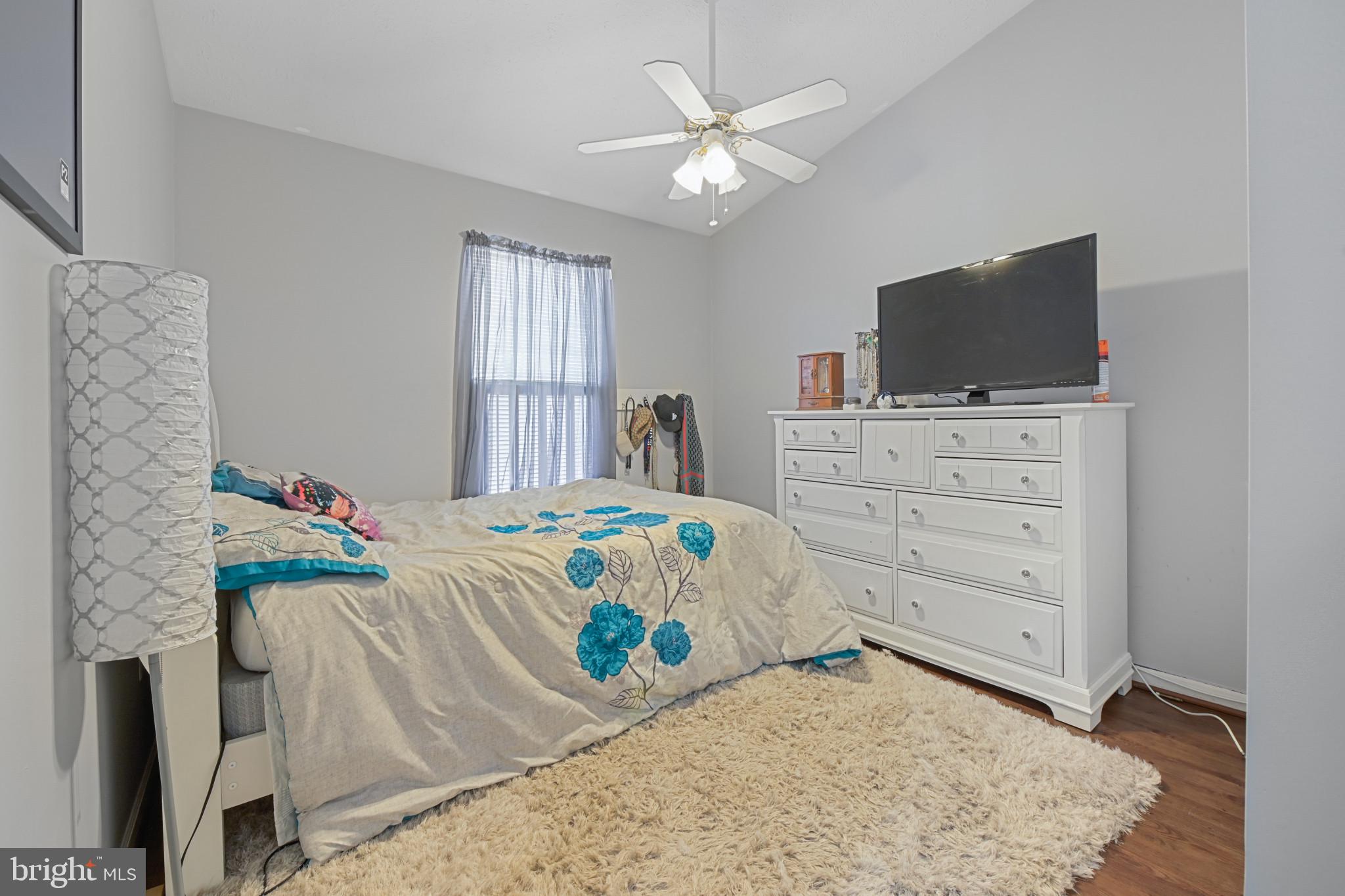 COUNTRY WALK - Residential