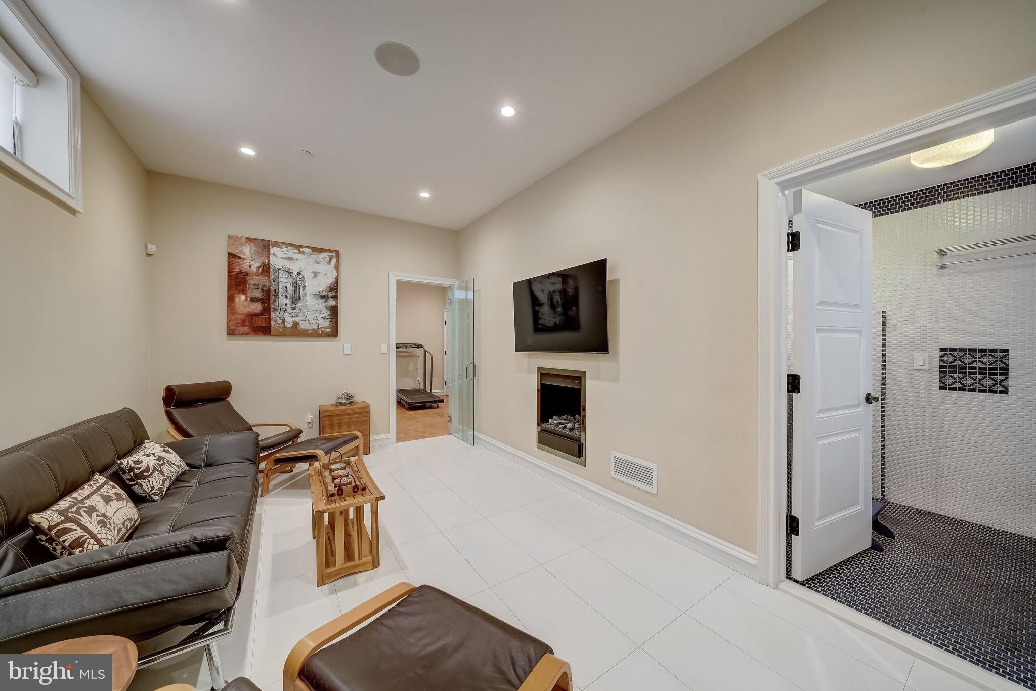 FAIRMOUNT - Residential