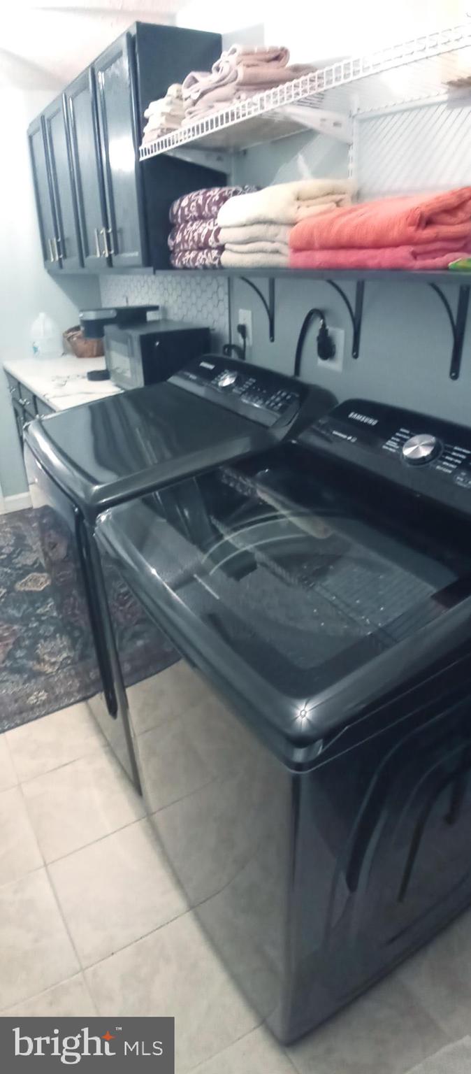 ROLLING MEADOWS SUB - Residential