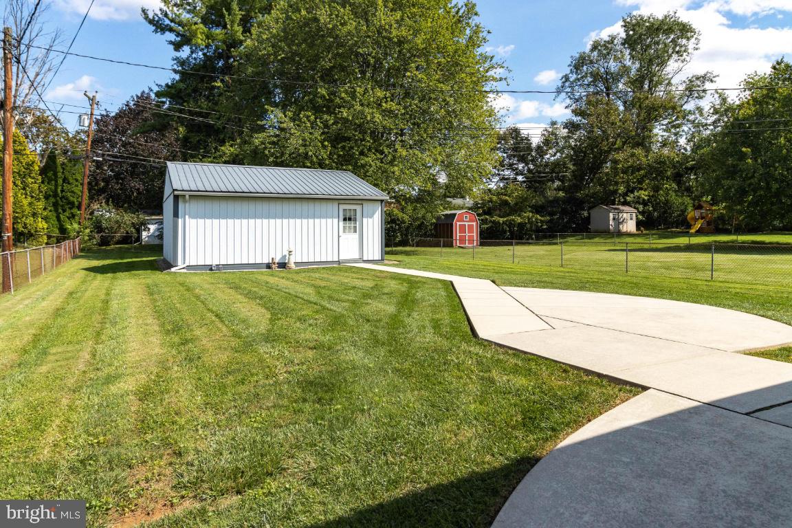 GREENTOP MANOR - Residential