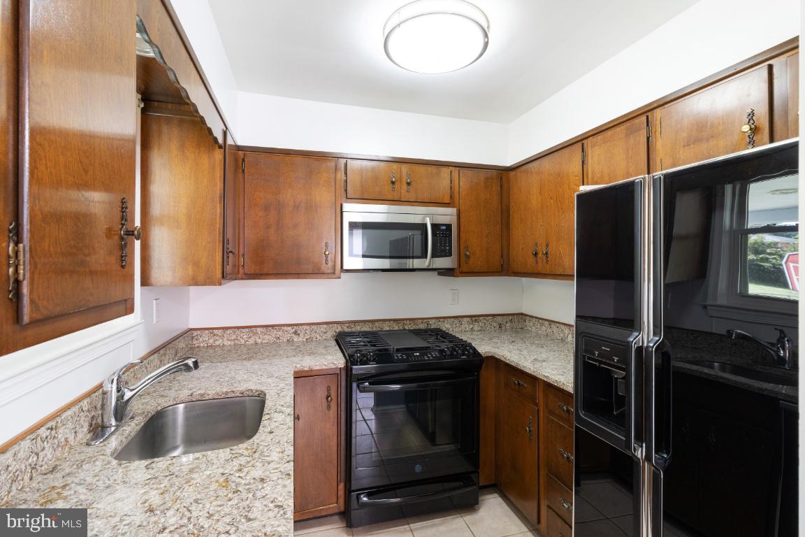 GREENTOP MANOR - Residential