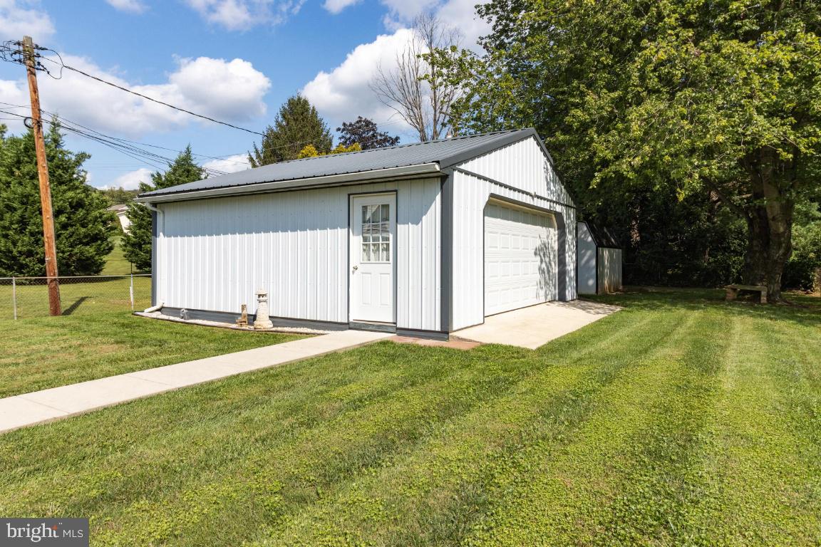 GREENTOP MANOR - Residential