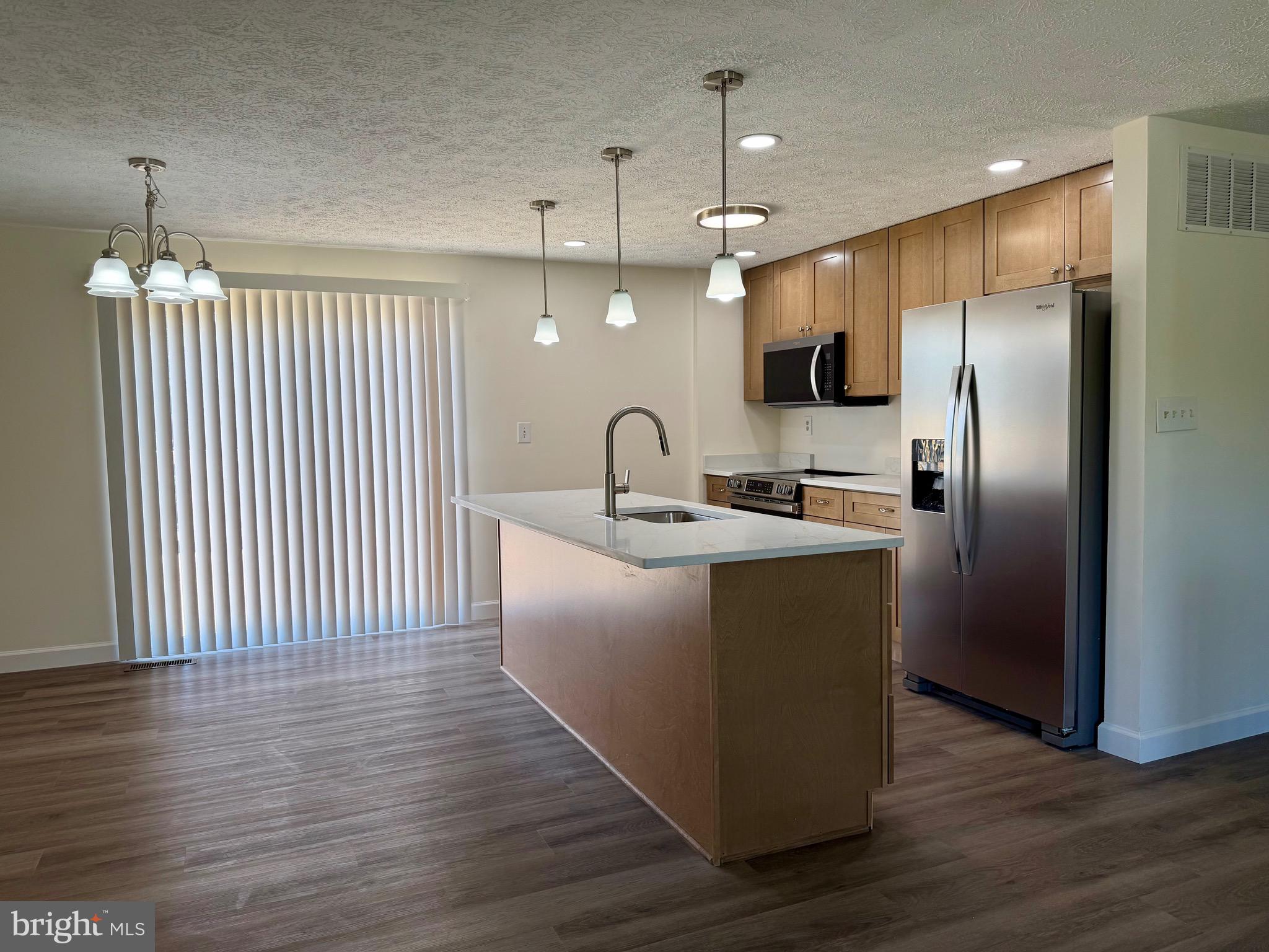 4404 CARRIER COURT