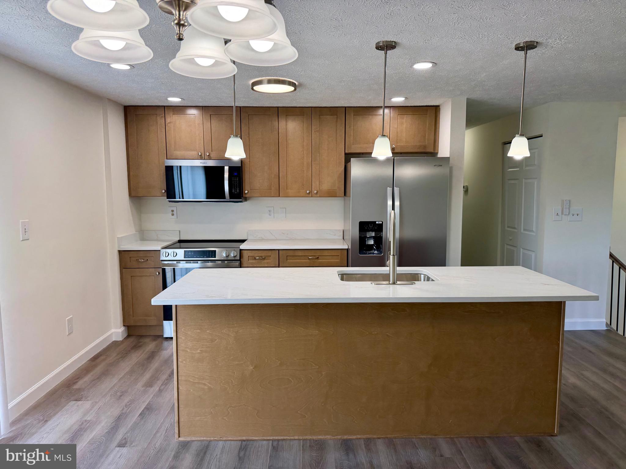 4404 CARRIER COURT
