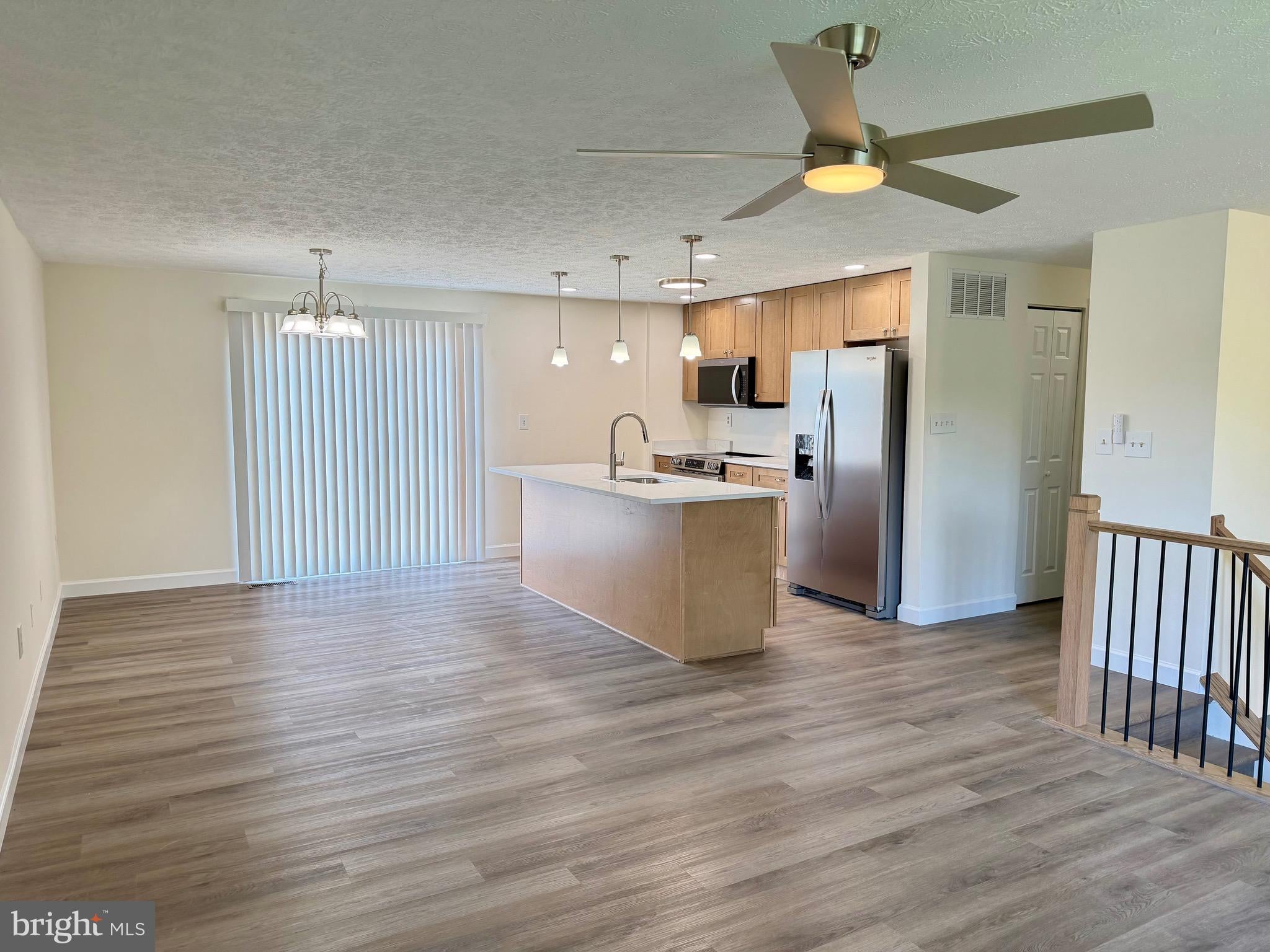 4404 CARRIER COURT