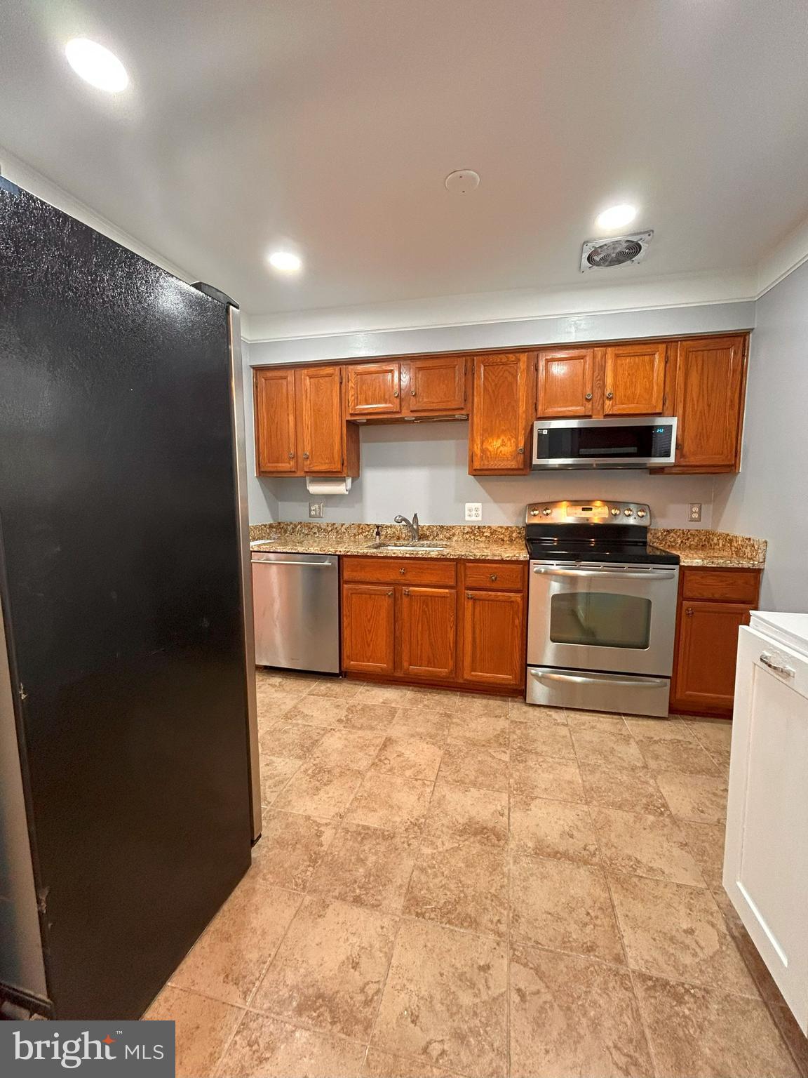 SHADOW WOODS - Residential Lease