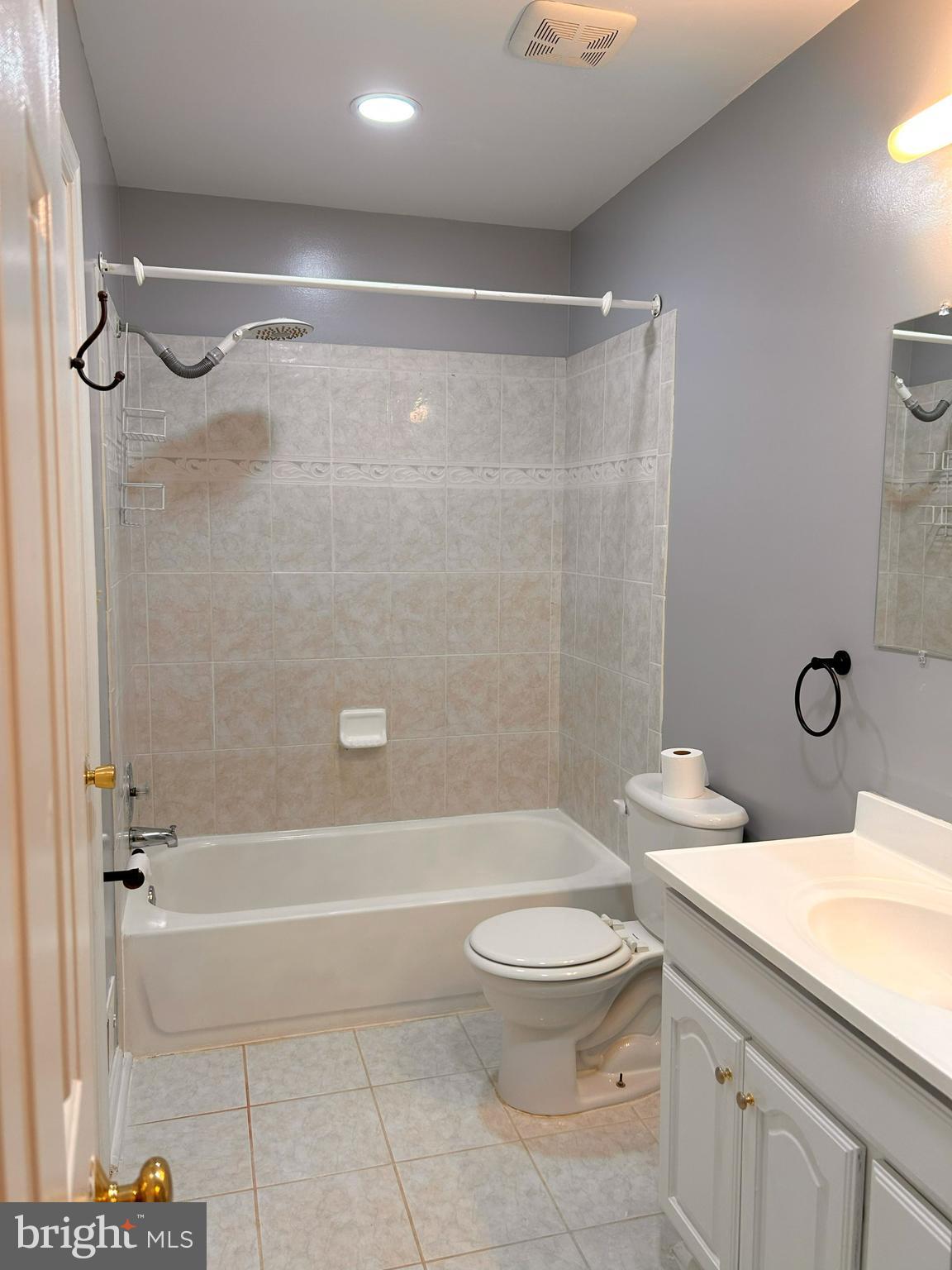 SHADOW WOODS - Residential Lease