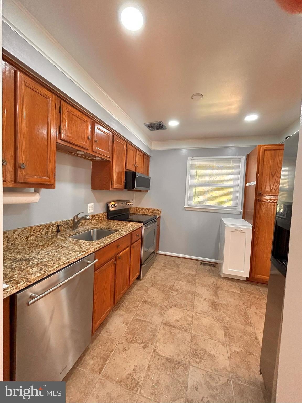 SHADOW WOODS - Residential Lease